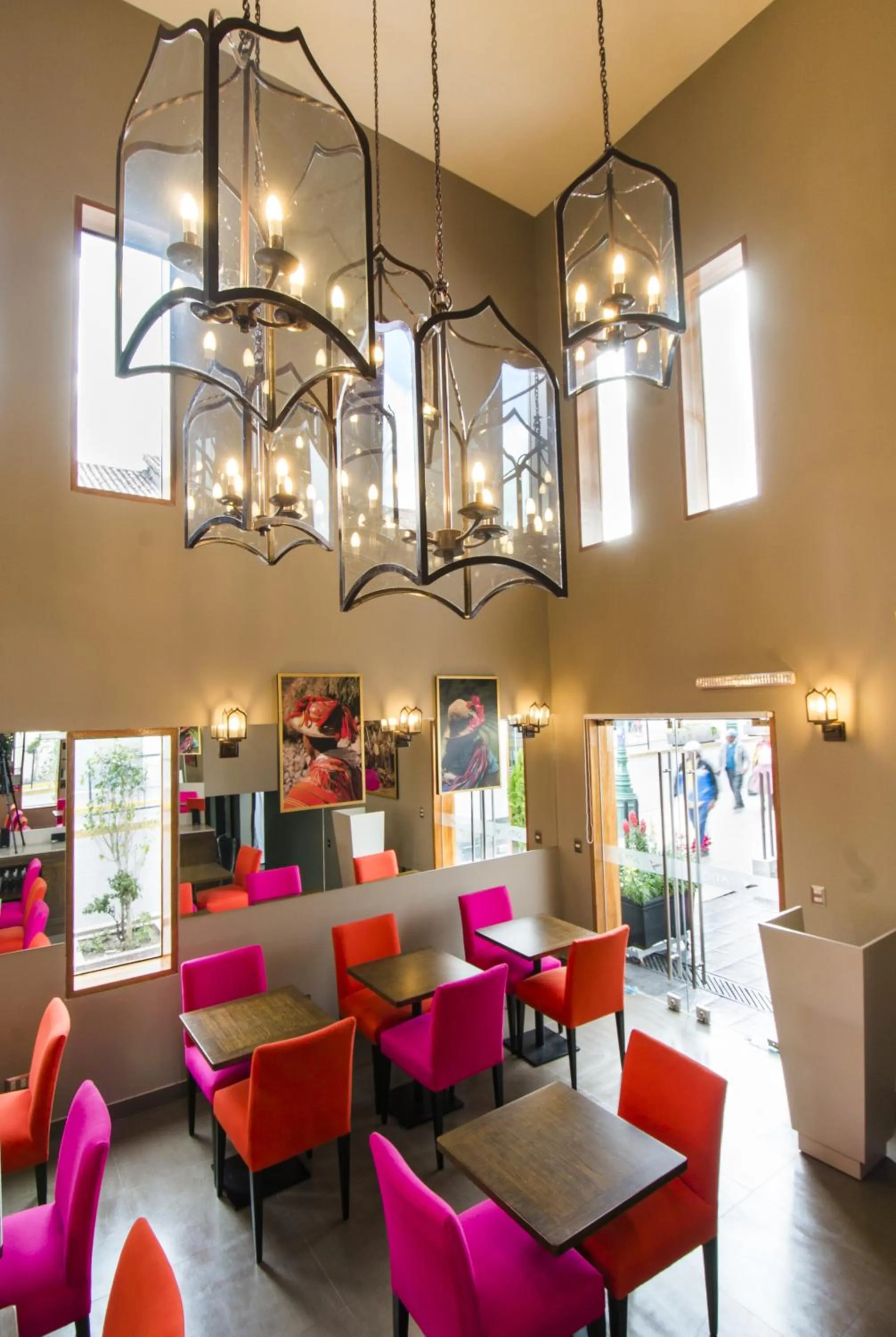 Restaurant/places to eat in Atiq Boutique Hotel