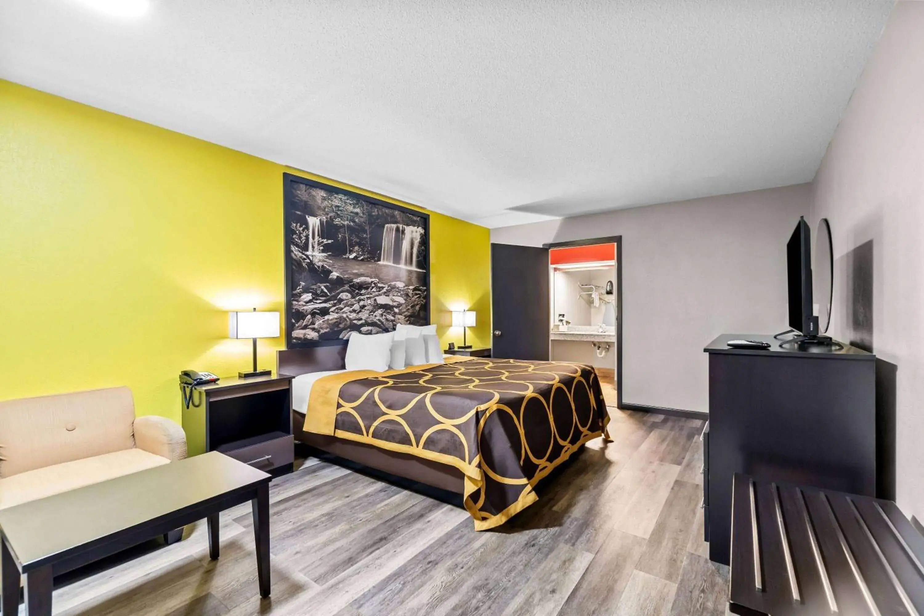 King Room - Disability Access/Non-Smoking in Super 8 by Wyndham Paragould King Room - Disability Access/Non-Smoking in Super 8 by Wyndham Paragould