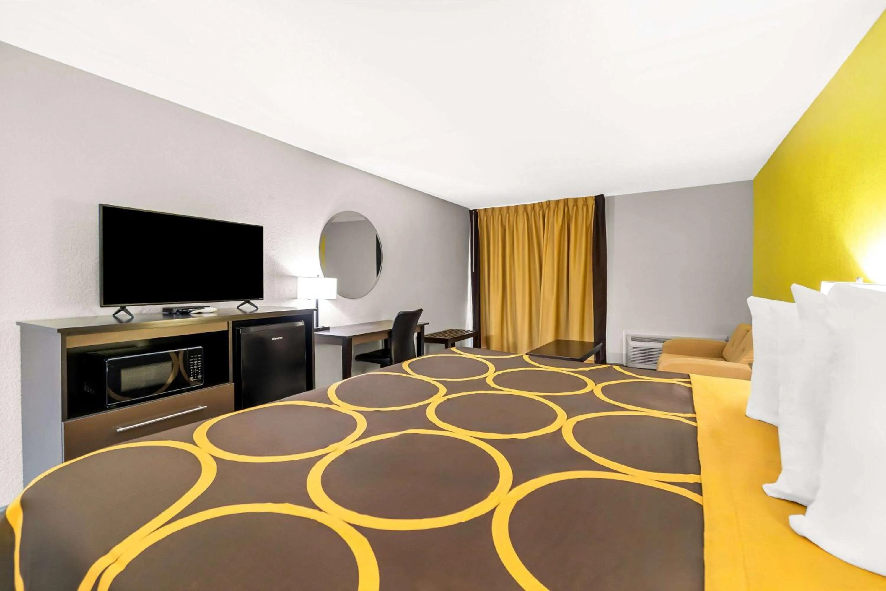 Bed in Super 8 by Wyndham Paragould