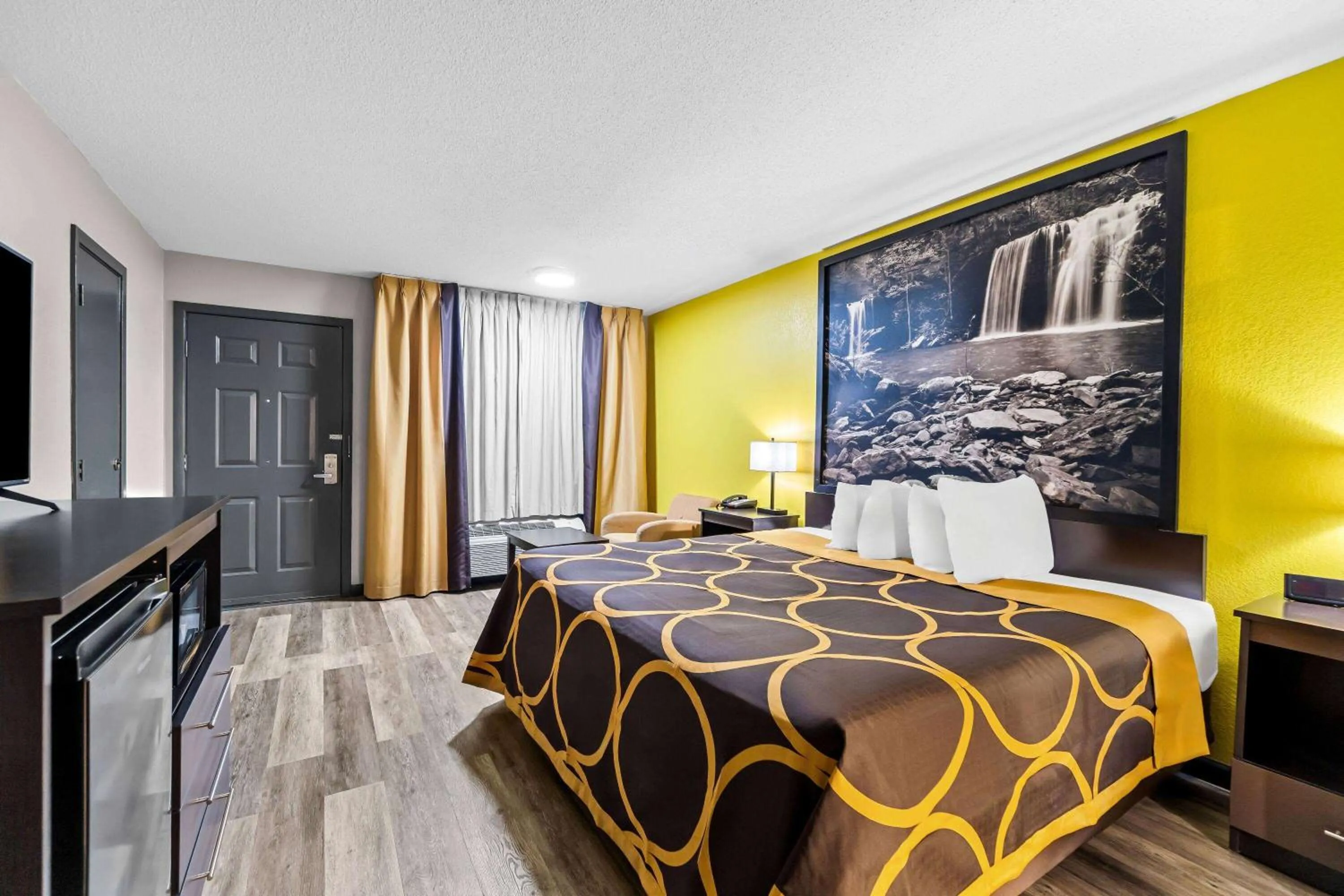 Bed in Super 8 by Wyndham Paragould