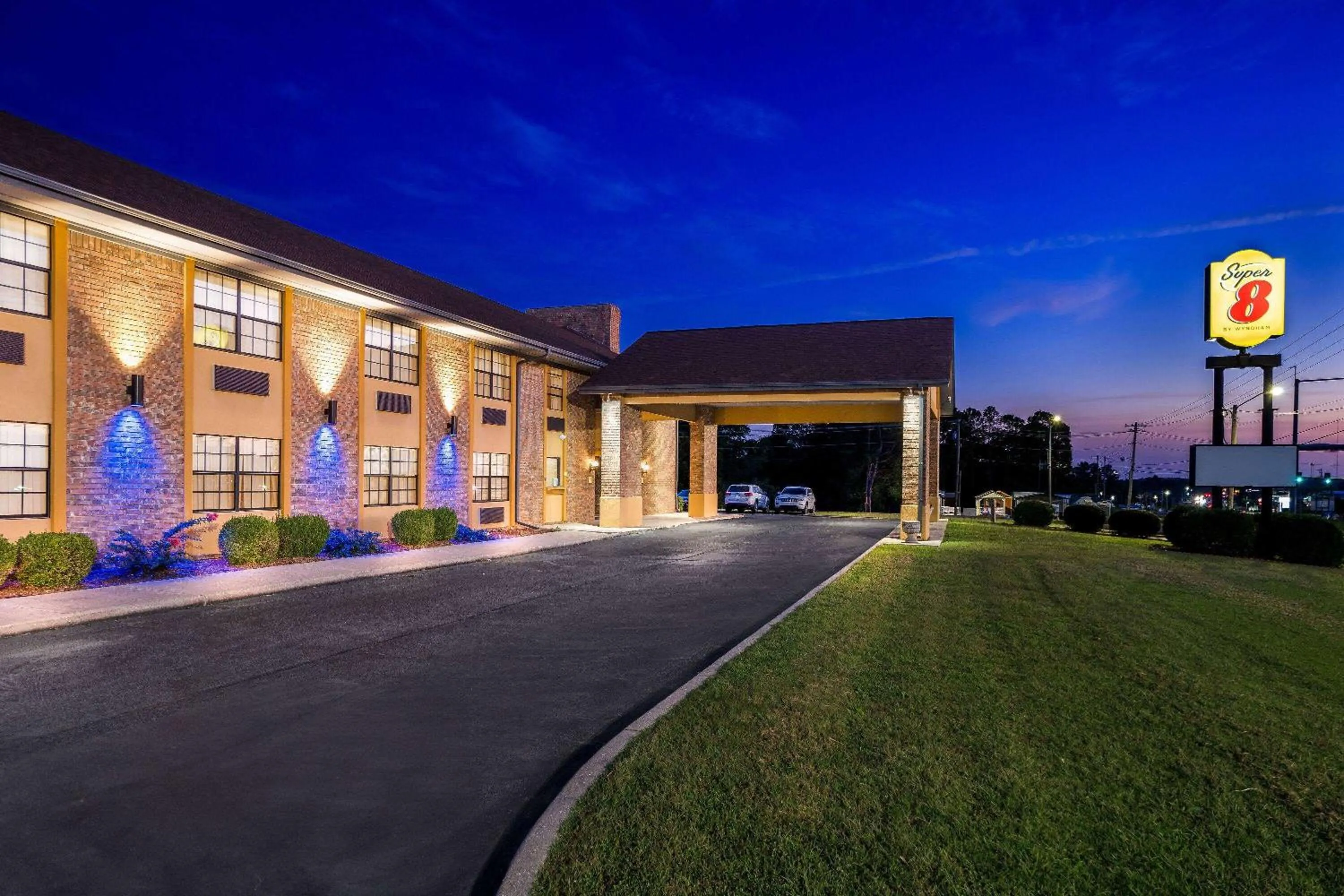 Property building in Super 8 by Wyndham Paragould