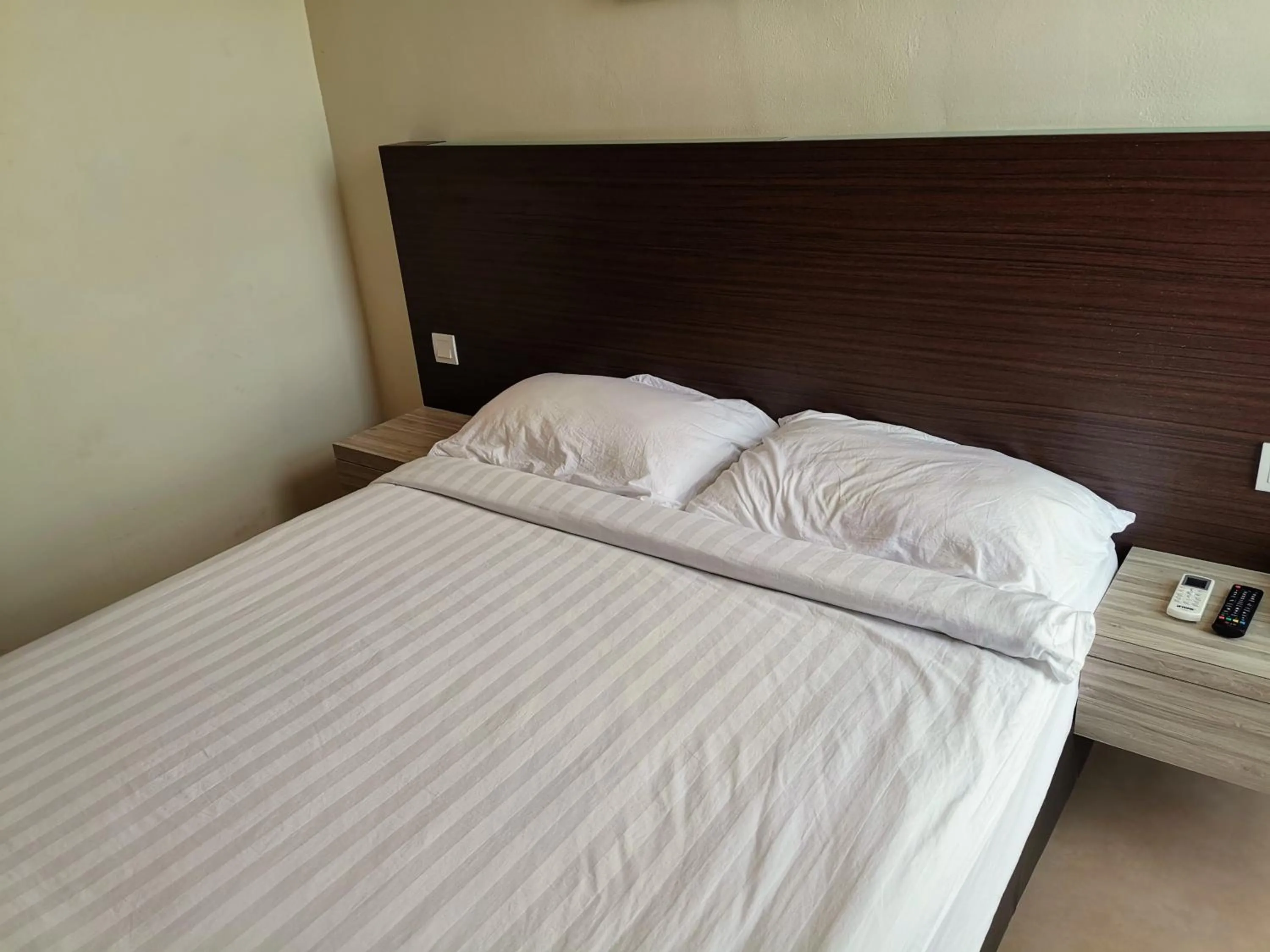 Bed in Hotel Centre Point Tampin