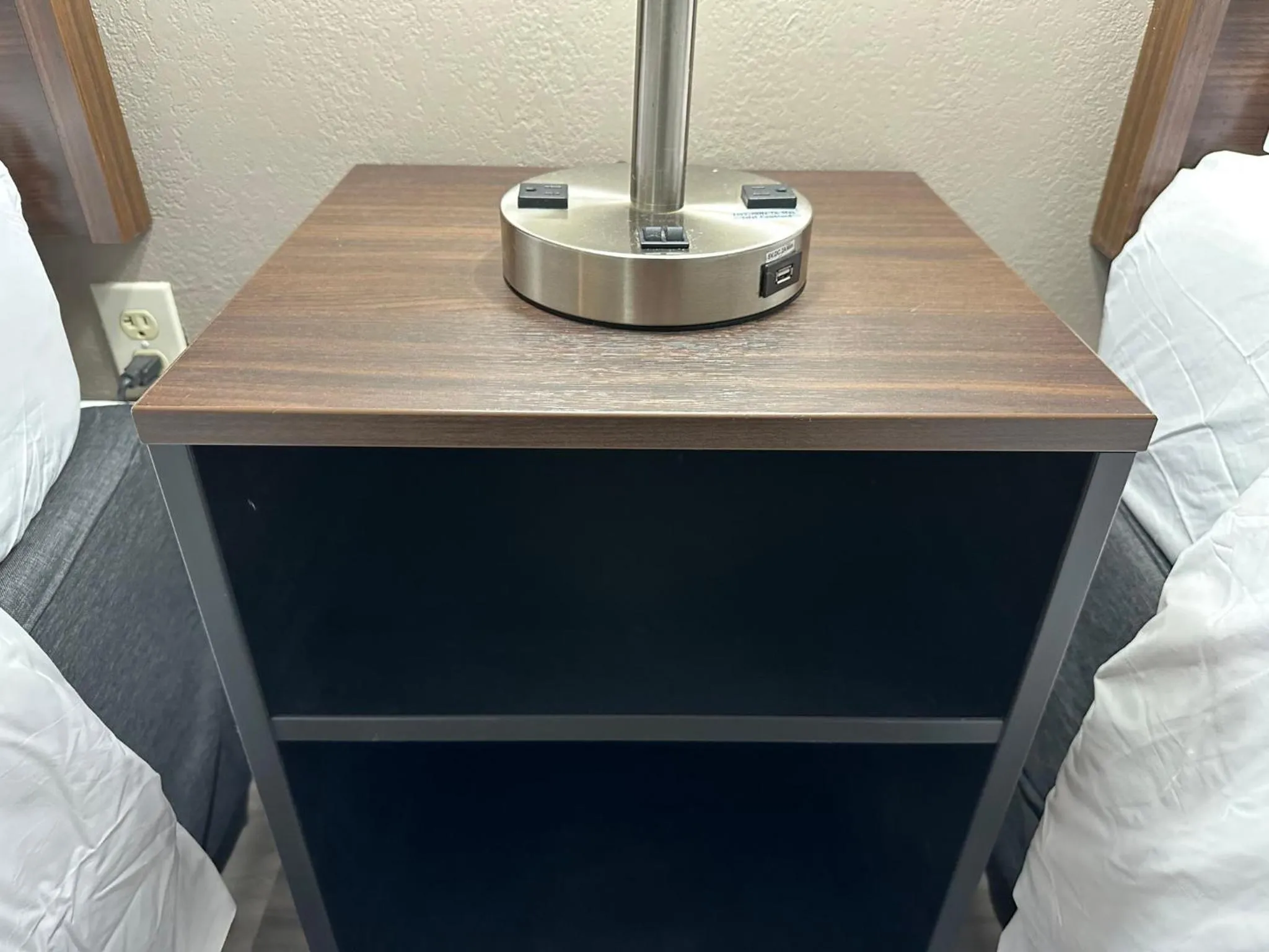 Photo of the whole room, Bed in Red Roof Inn Charleston - Dunbar