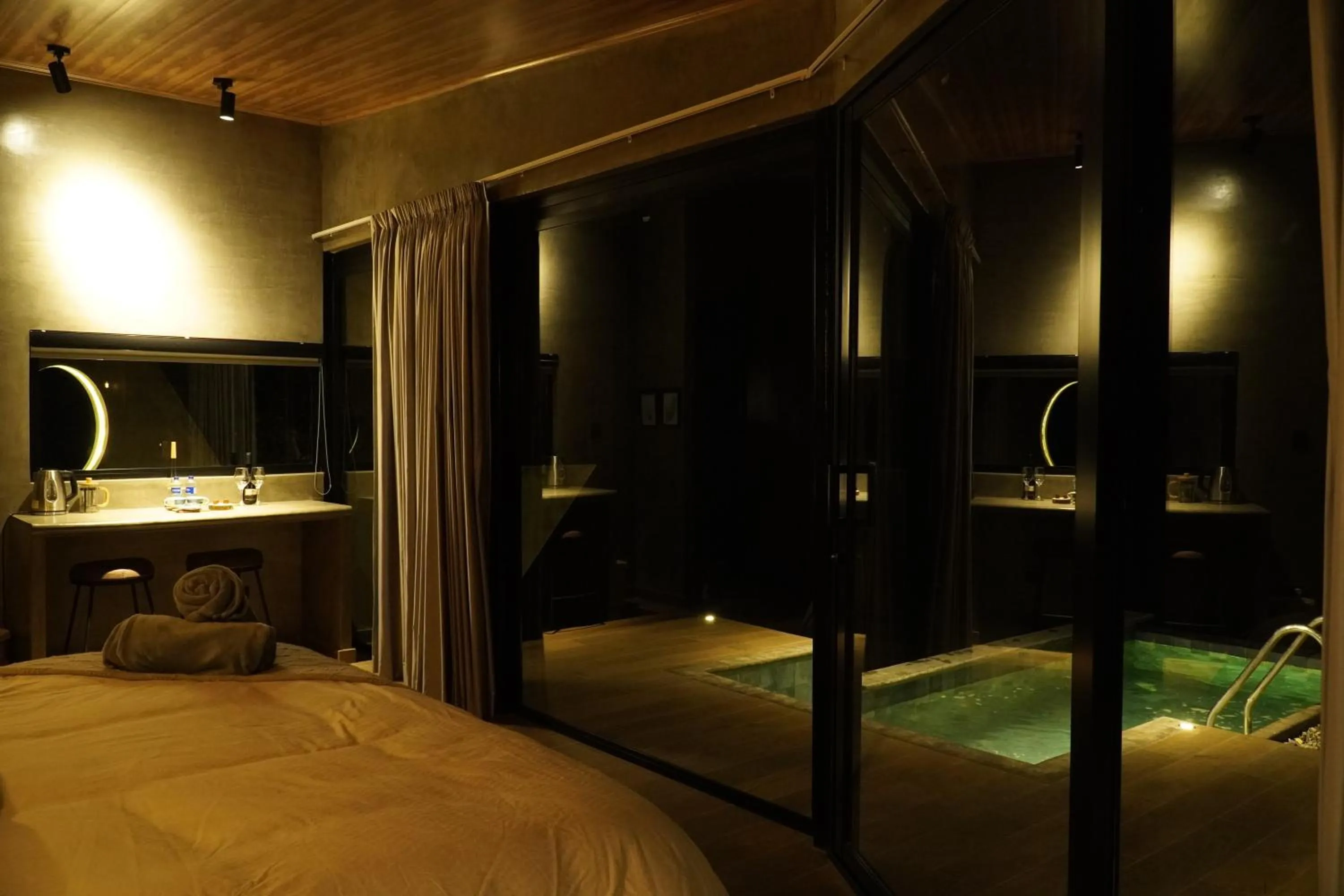 Photo of the whole room, Bed in AlmazewÁ