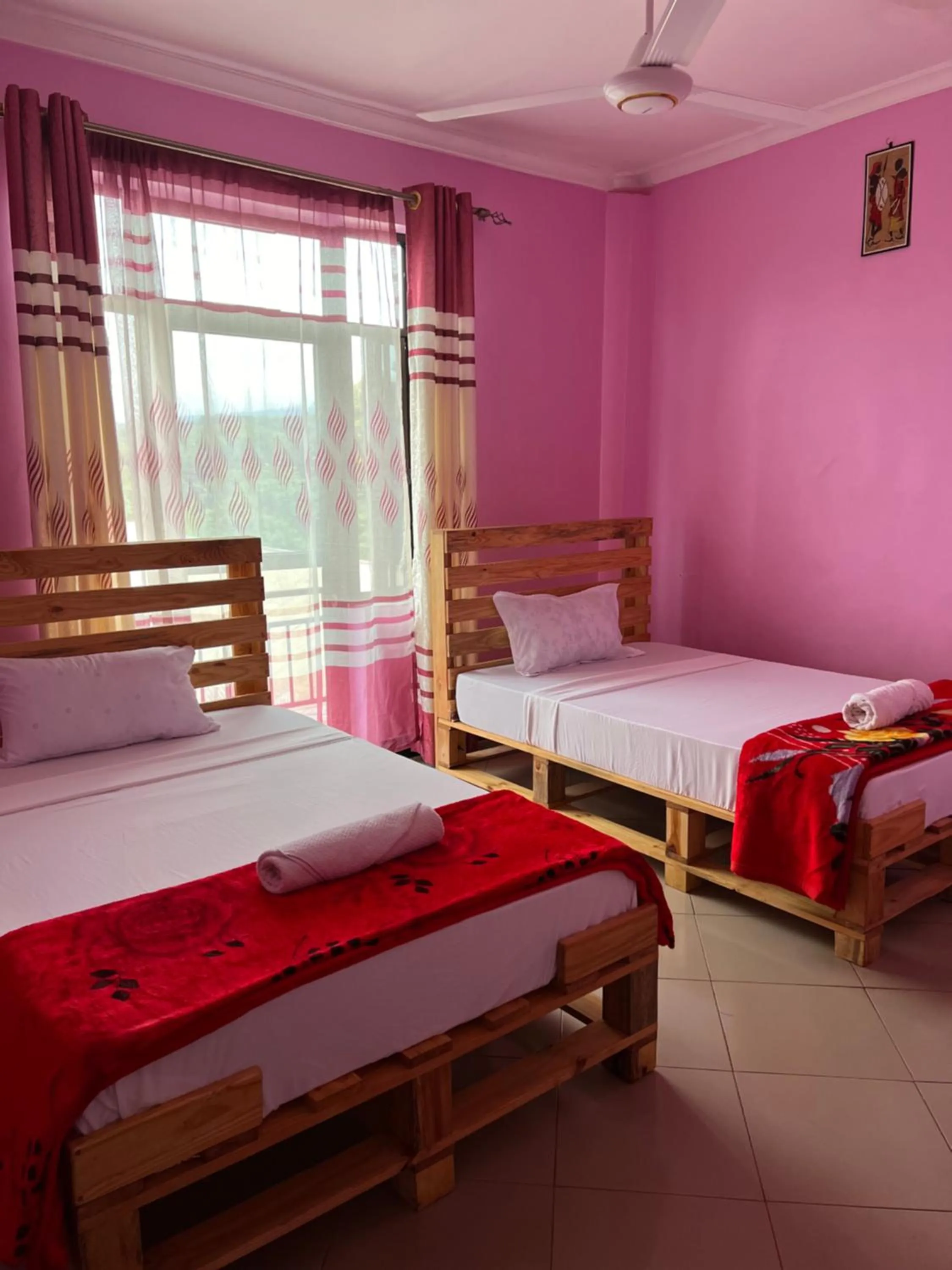 Photo of the whole room, Bed in Kilimanjaro Smiley Inn