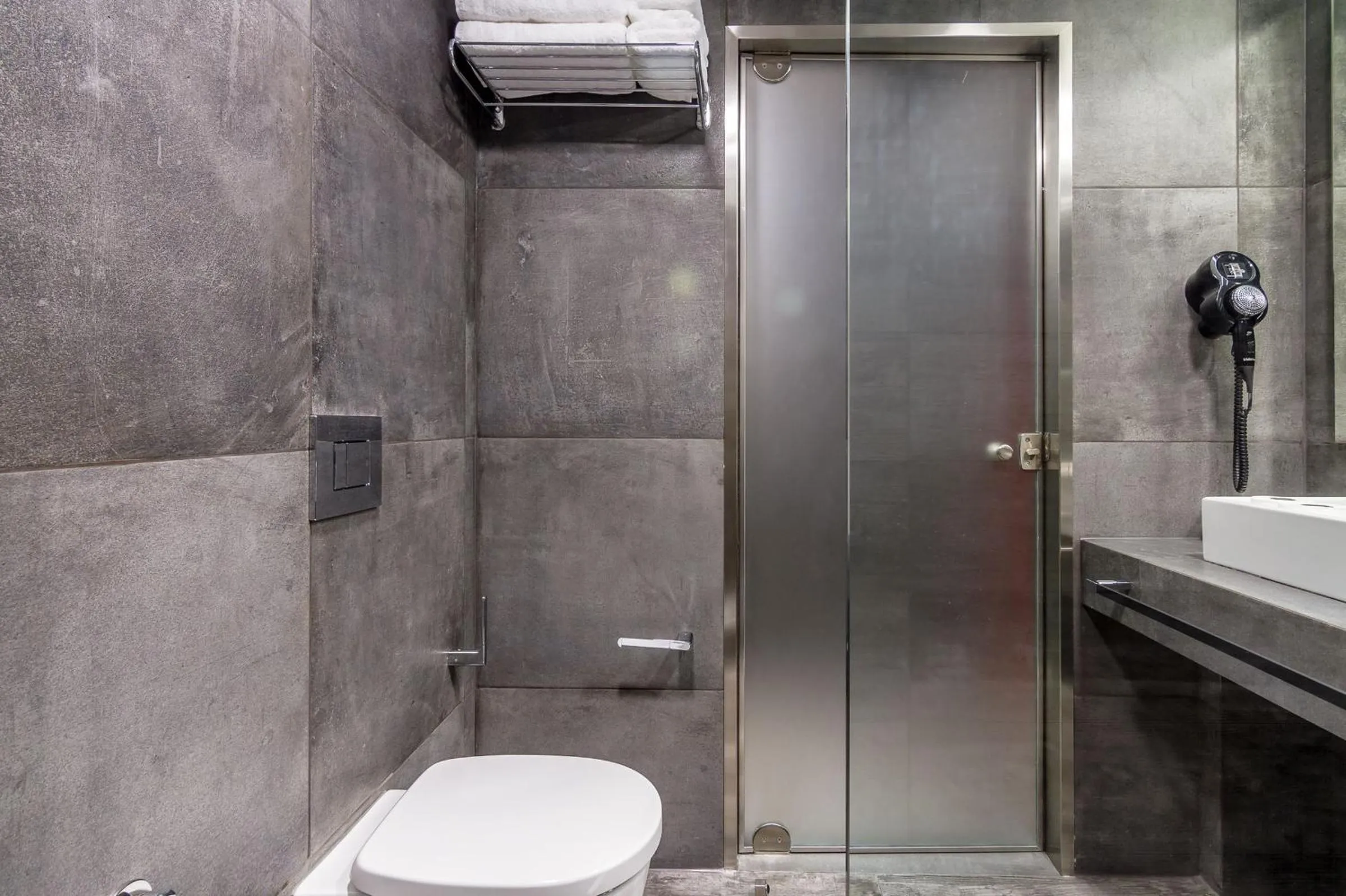 Bathroom in 360 Degrees