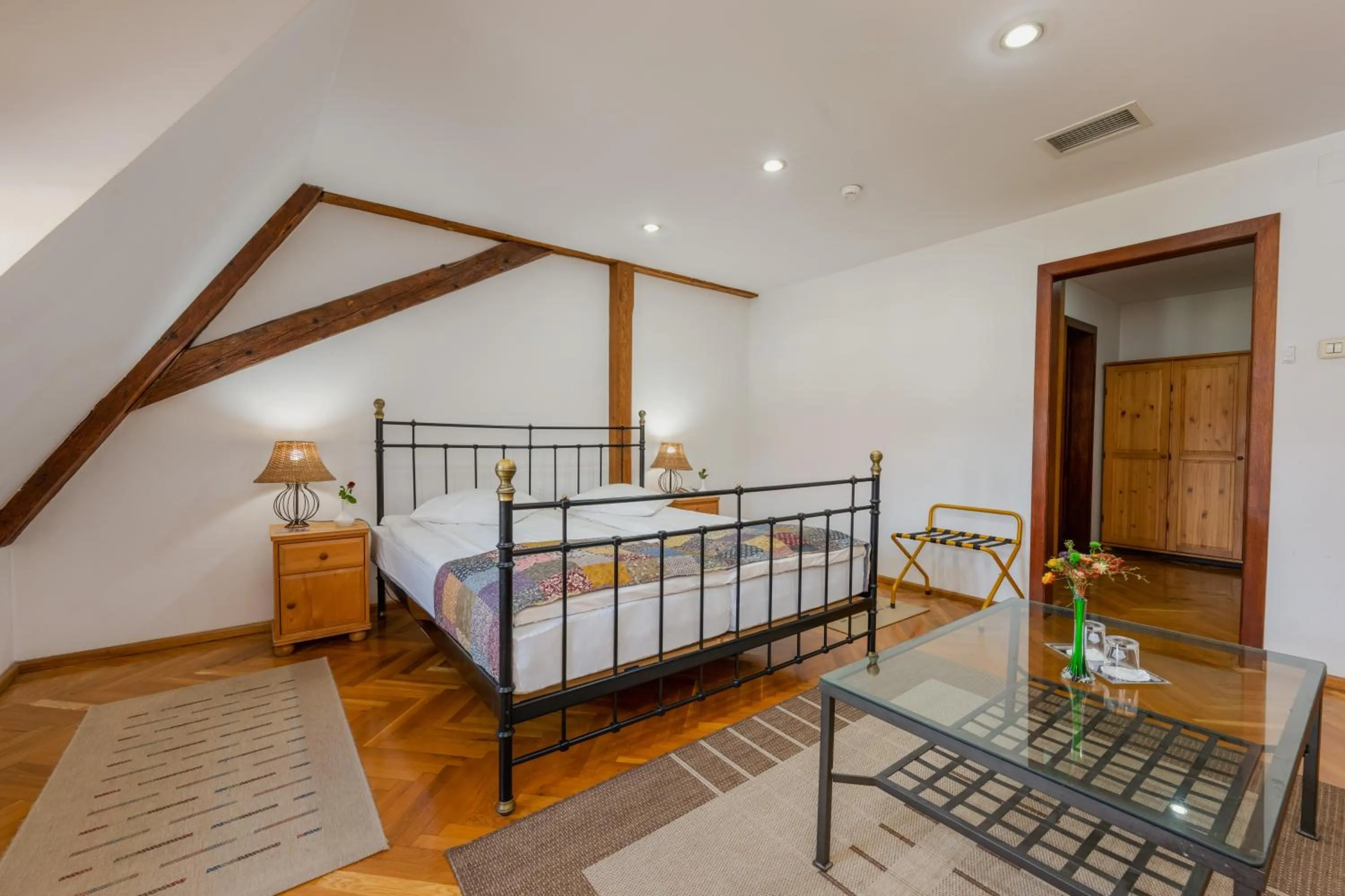 Photo of the whole room, Bed in Casa cu Cerb