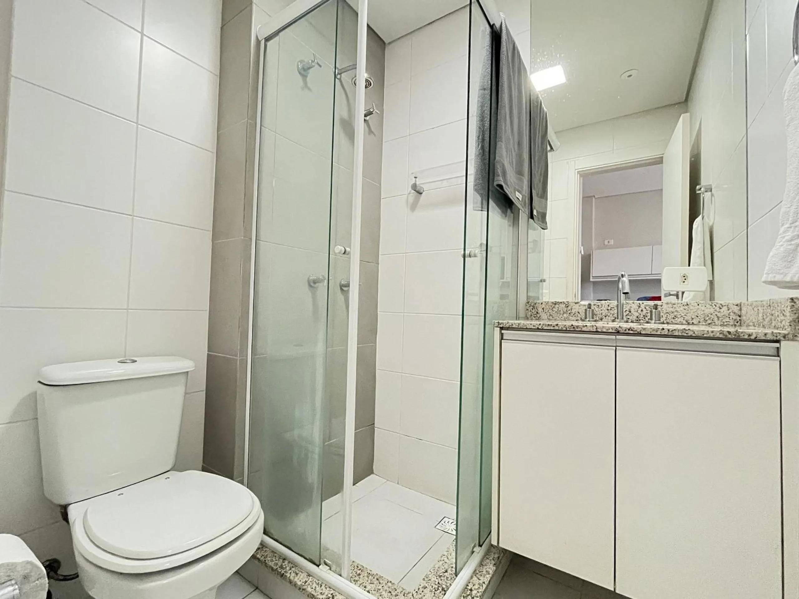 Toilet in 7th Avenue - Centro | Curitiba | Gonzaga Stays