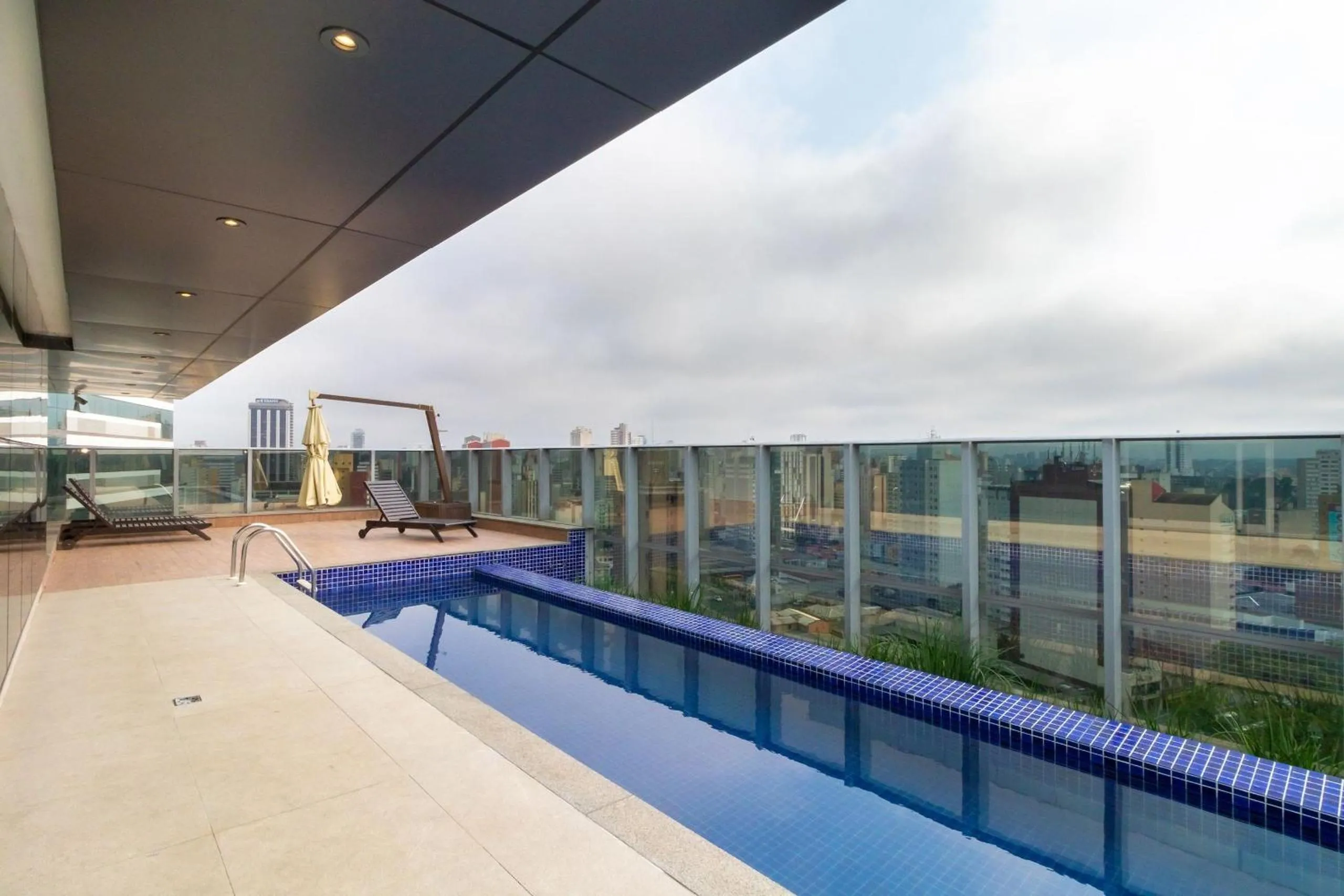 Swimming pool in 7th Avenue - Centro | Curitiba | Gonzaga Stays