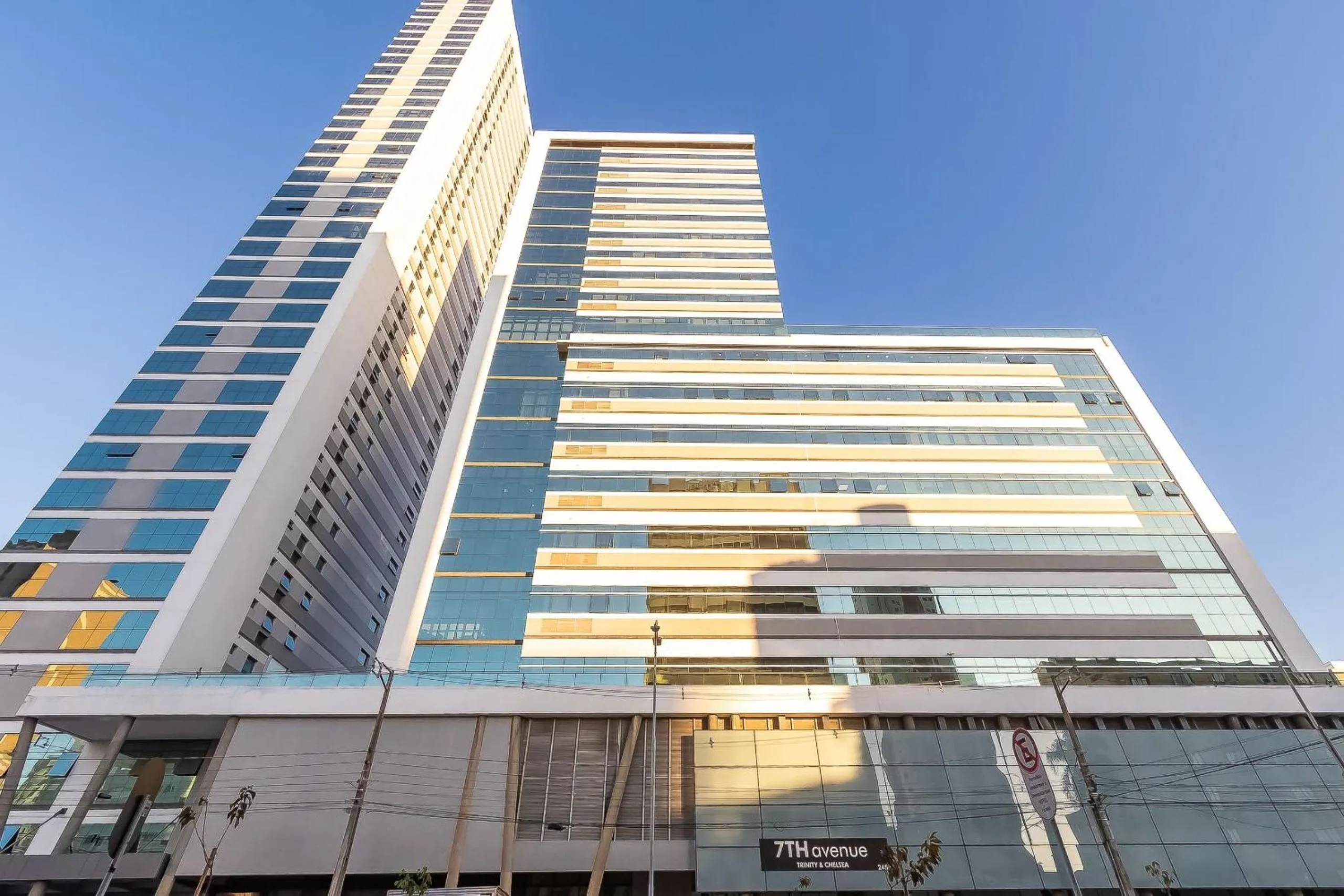 Facade/entrance in 7th Avenue - Centro | Curitiba | Gonzaga Stays