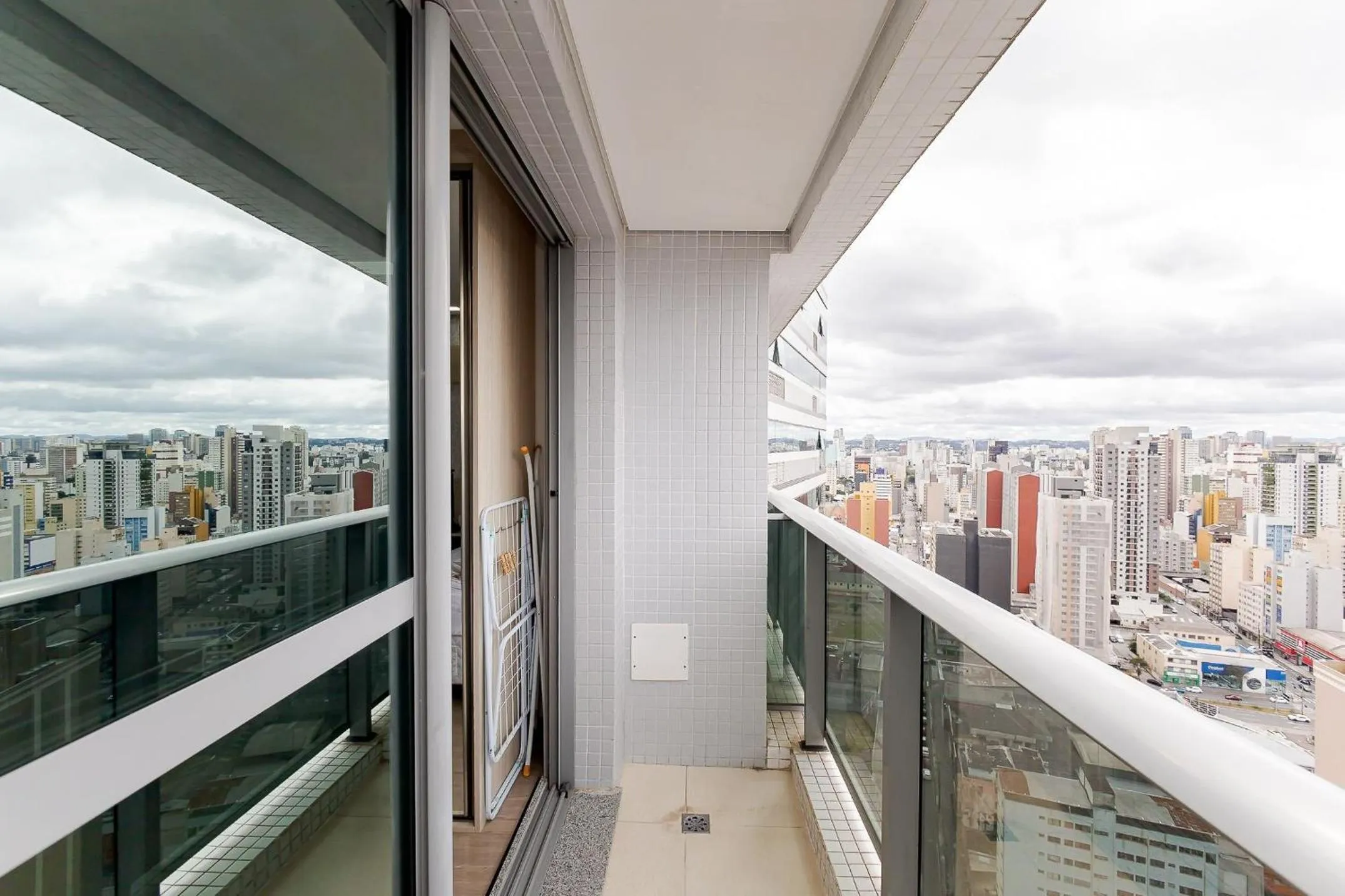 Balcony/Terrace in 7th Avenue - Centro | Curitiba | Gonzaga Stays