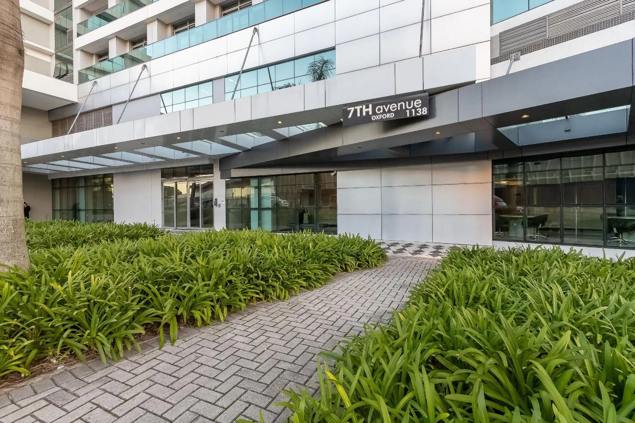Facade/entrance in 7th Avenue - Centro | Curitiba | Gonzaga Stays