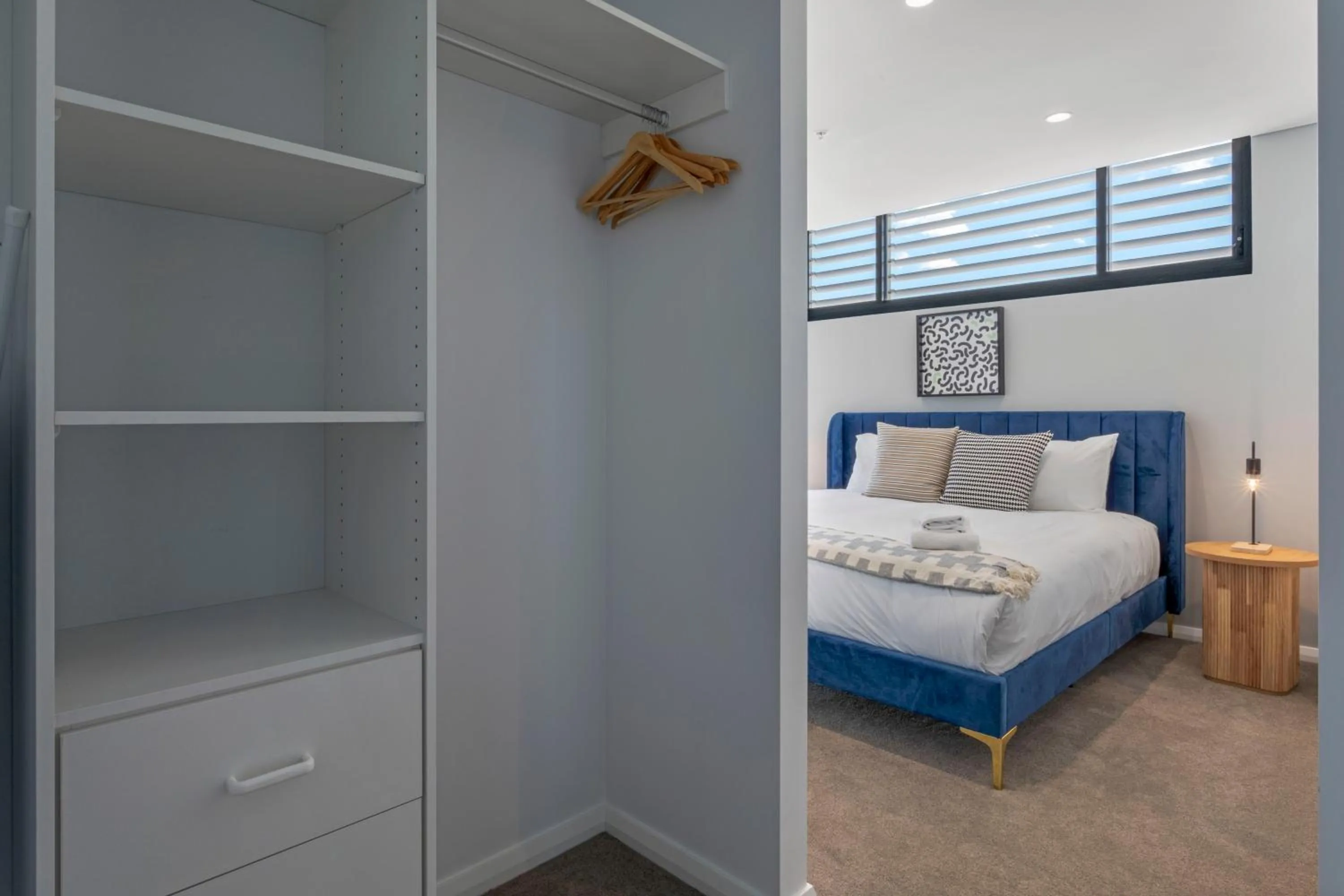 wardrobe, Bed in Stay Kula Wollongong