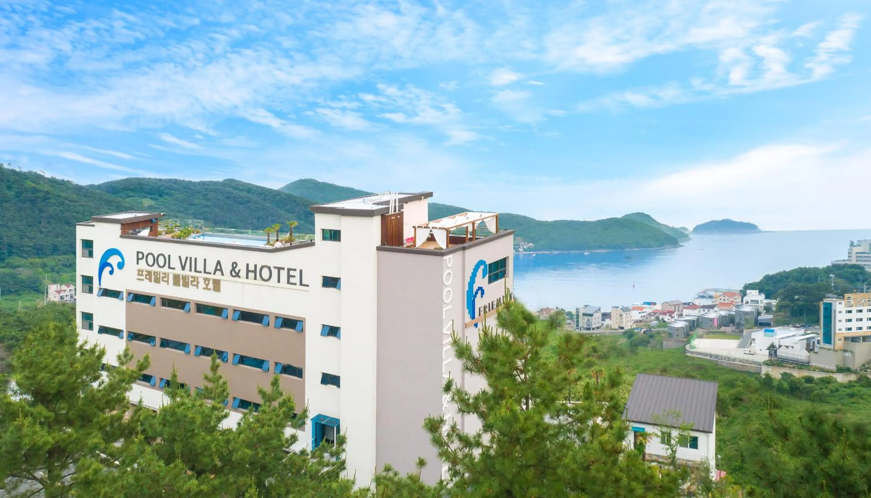 Property building in Friemily Pool Villa & Hotel