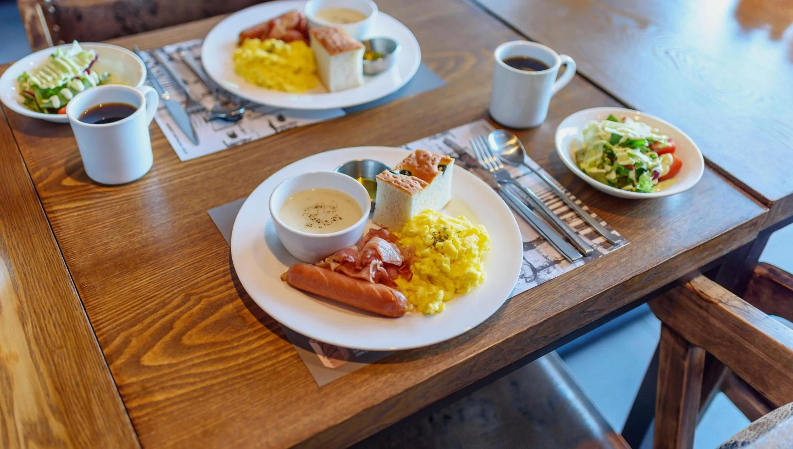 Restaurant/places to eat in Friemily Pool Villa & Hotel