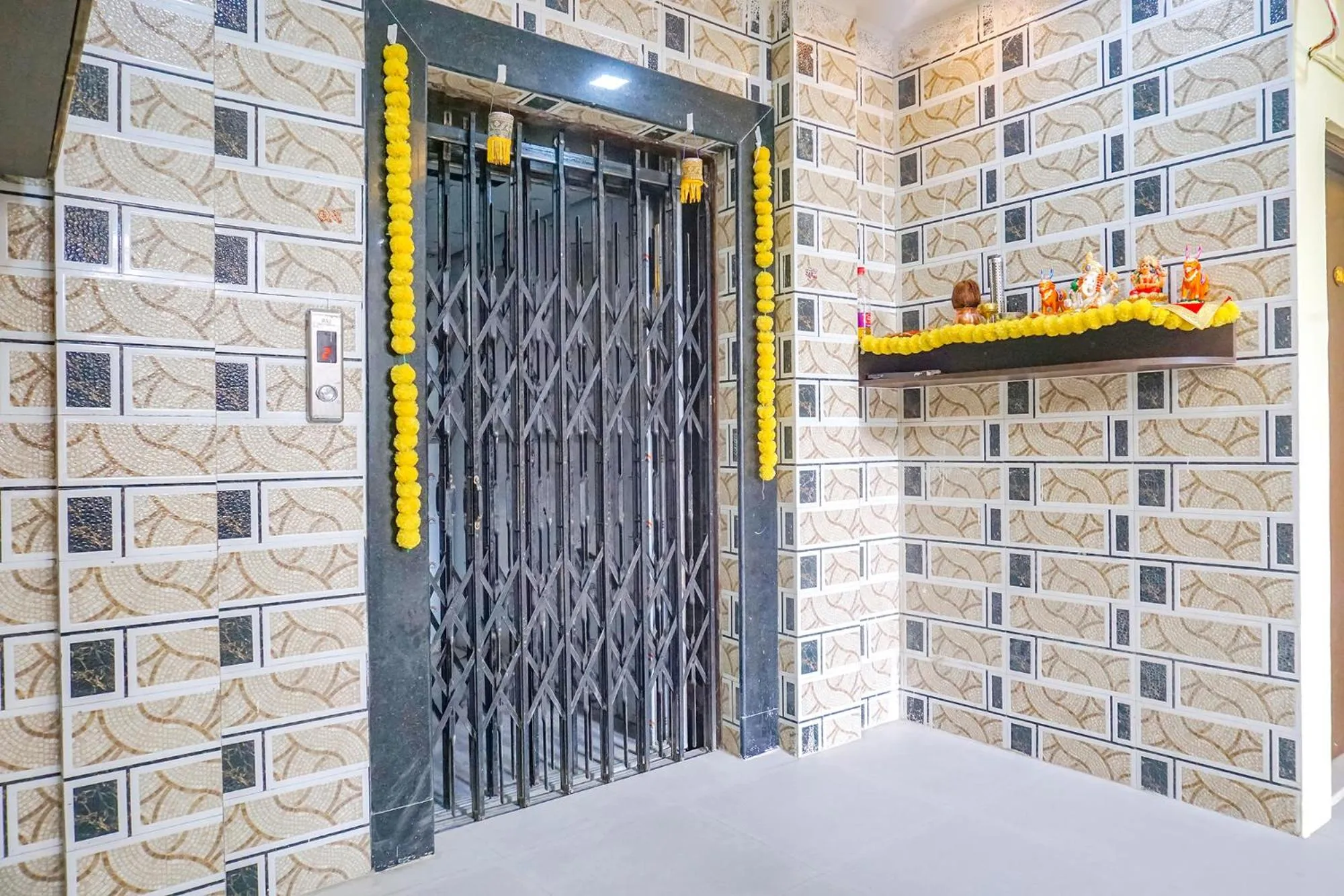 elevator in Via Om Sai - Nr Nashik Railway Station