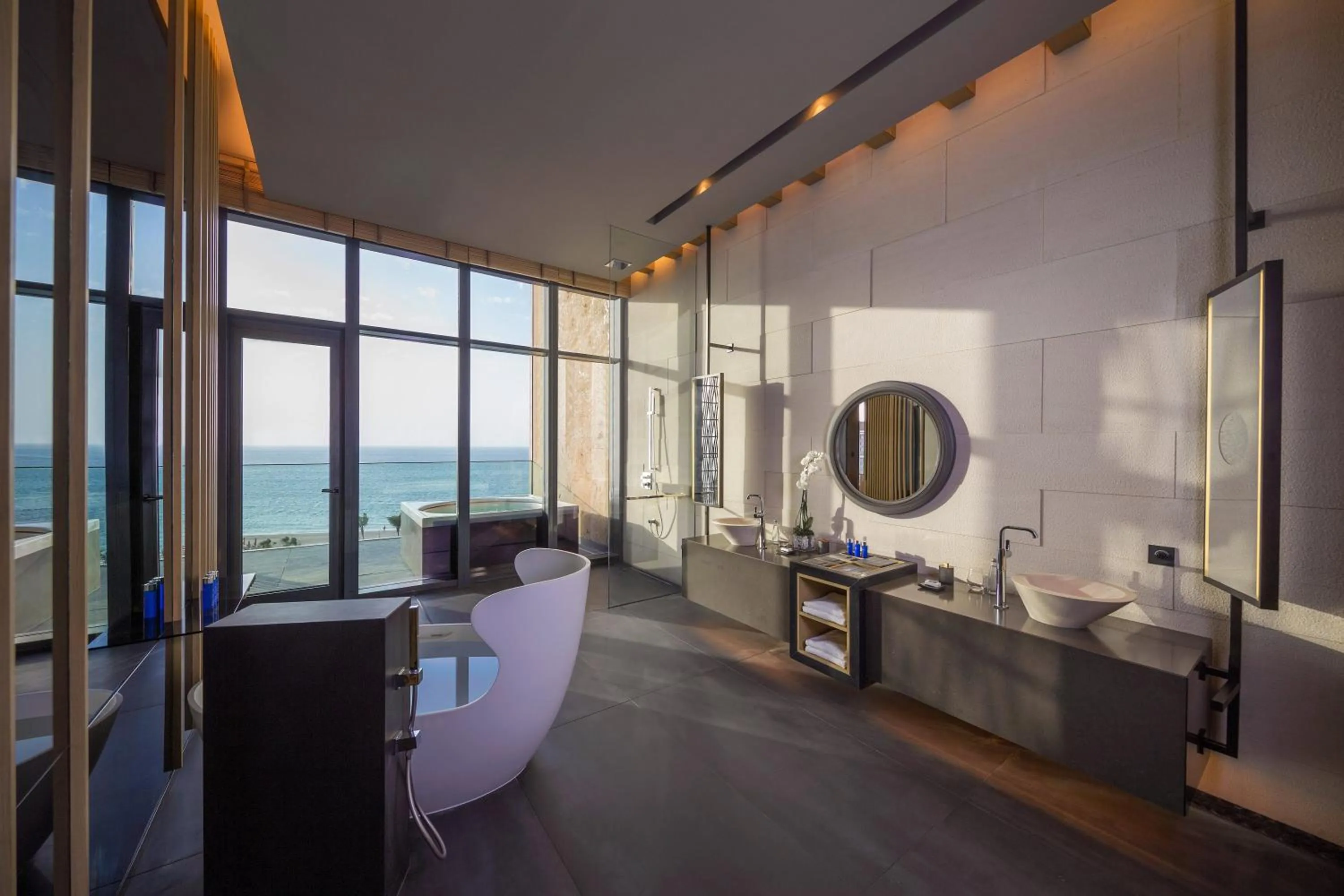 Bathroom in Banyan Tree Dubai at Bluewaters