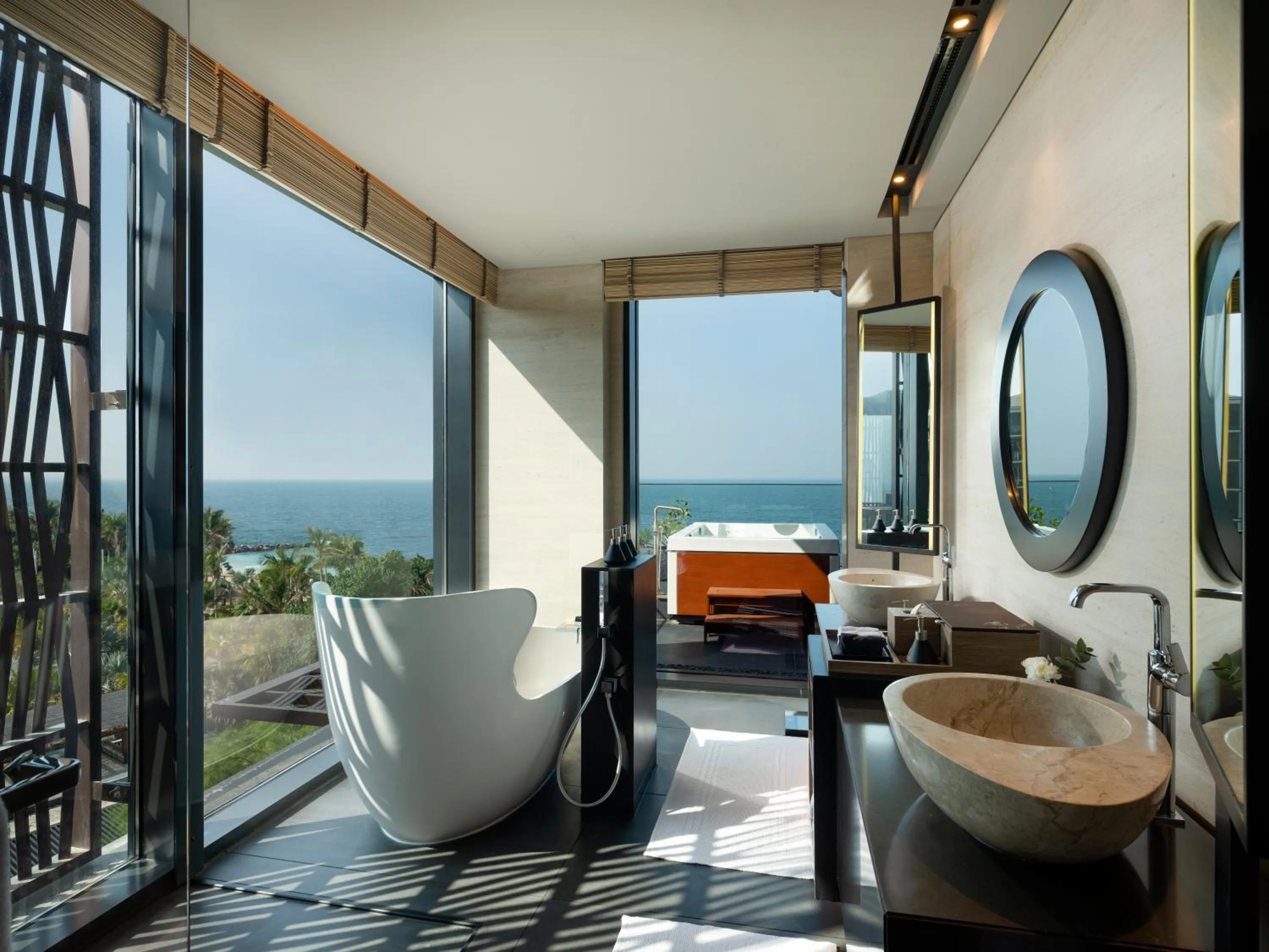 Bathroom in Banyan Tree Dubai at Bluewaters