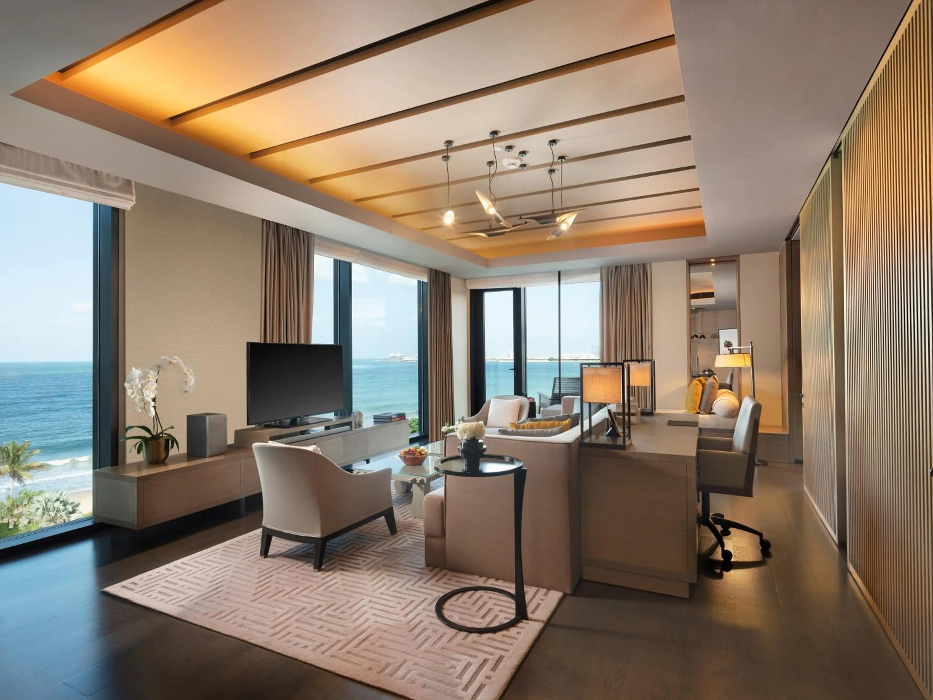 Communal lounge/ TV room in Banyan Tree Dubai at Bluewaters
