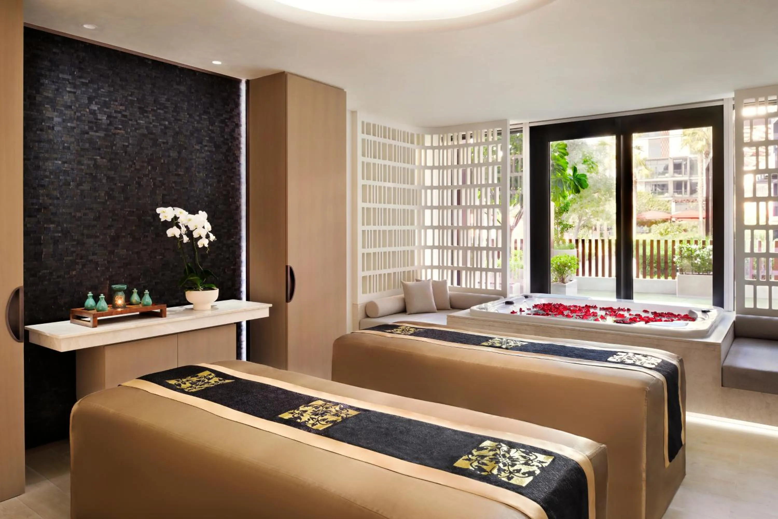 Spa and wellness centre/facilities, Bed in Banyan Tree Dubai at Bluewaters