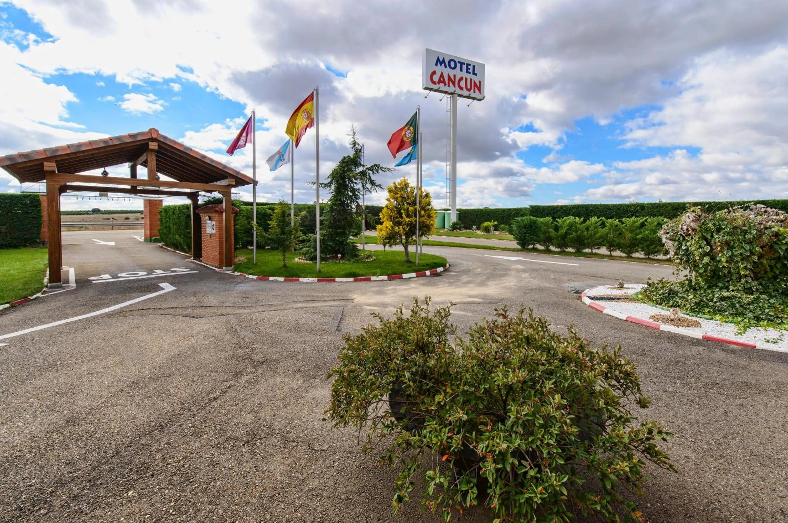 Day in Motel Cancun León