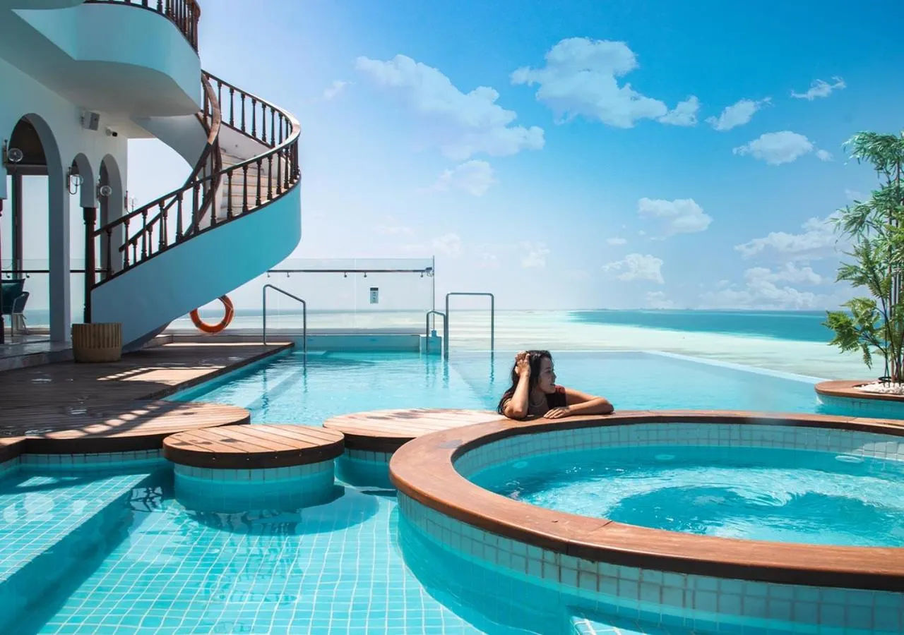 Swimming pool in Stone Hotels Dhiffushi
