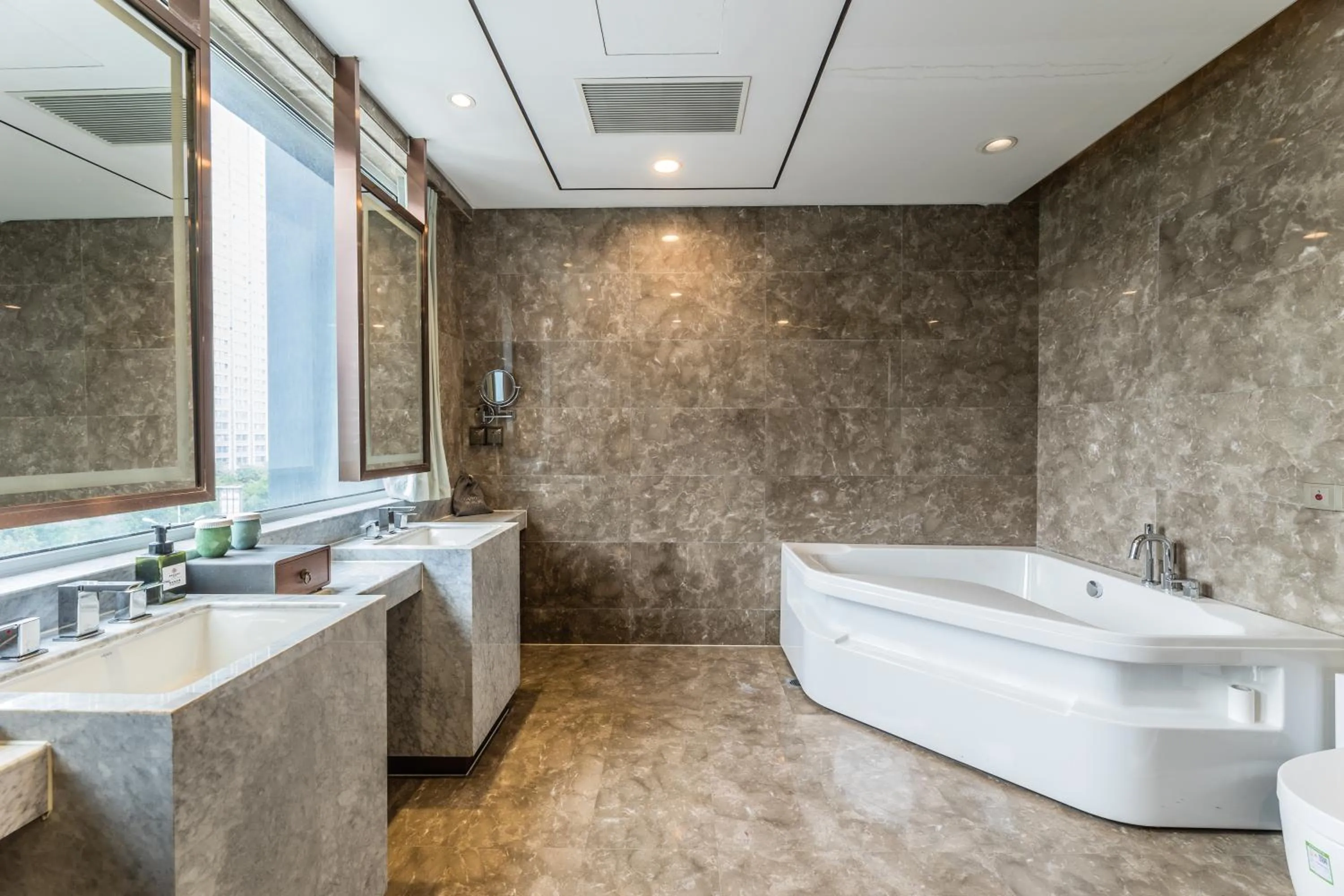 Bathroom in Century Runhua Hotel