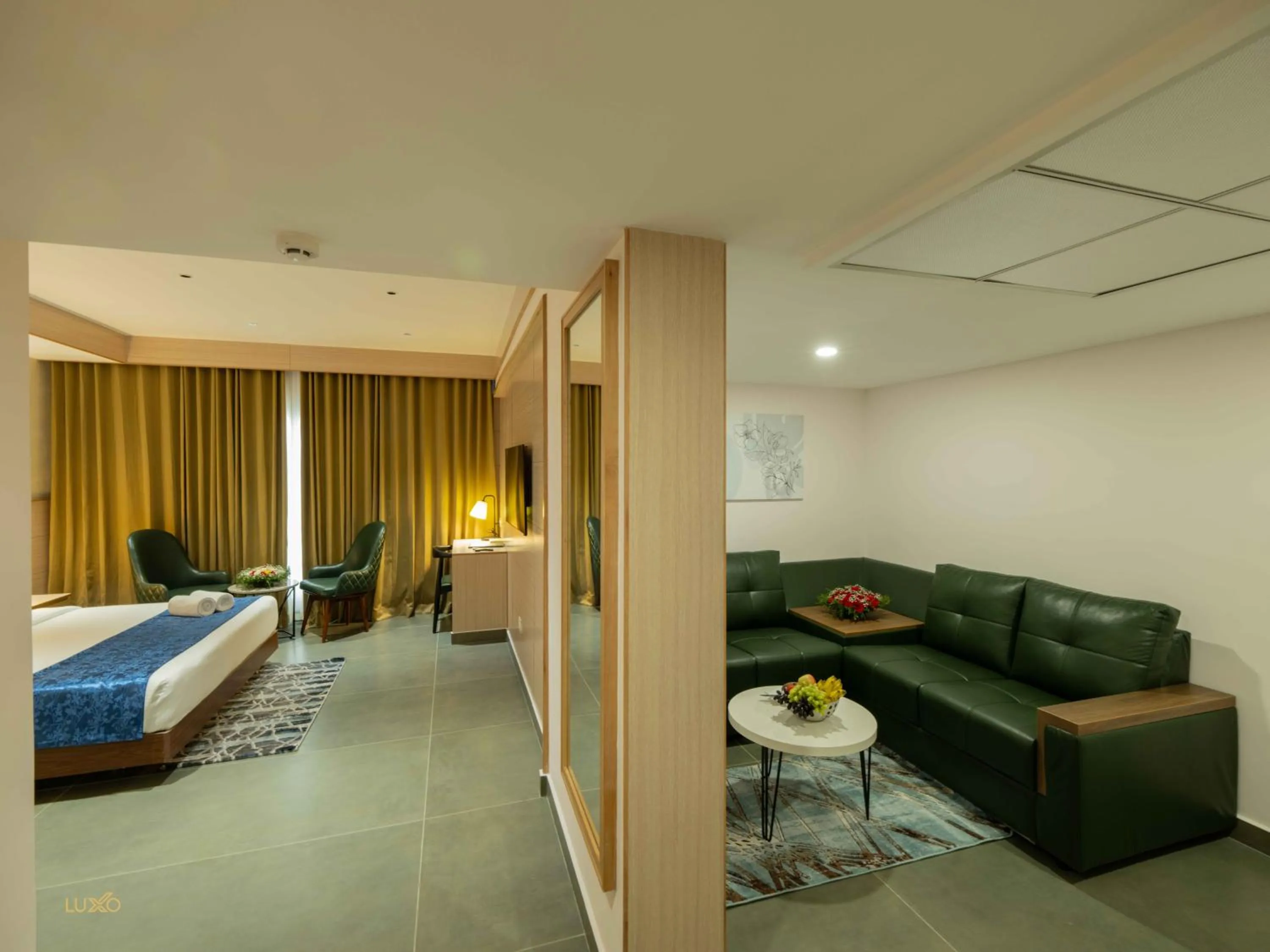 Photo of the whole room, Bed in Luxo Kochi