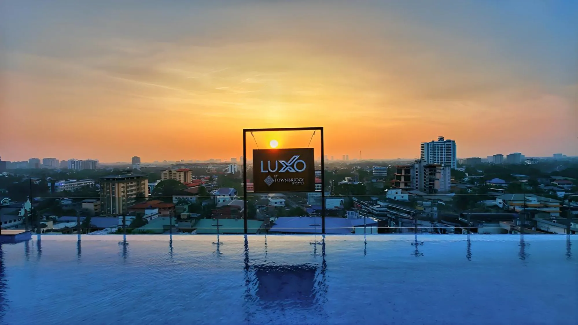 Swimming pool in Luxo Kochi