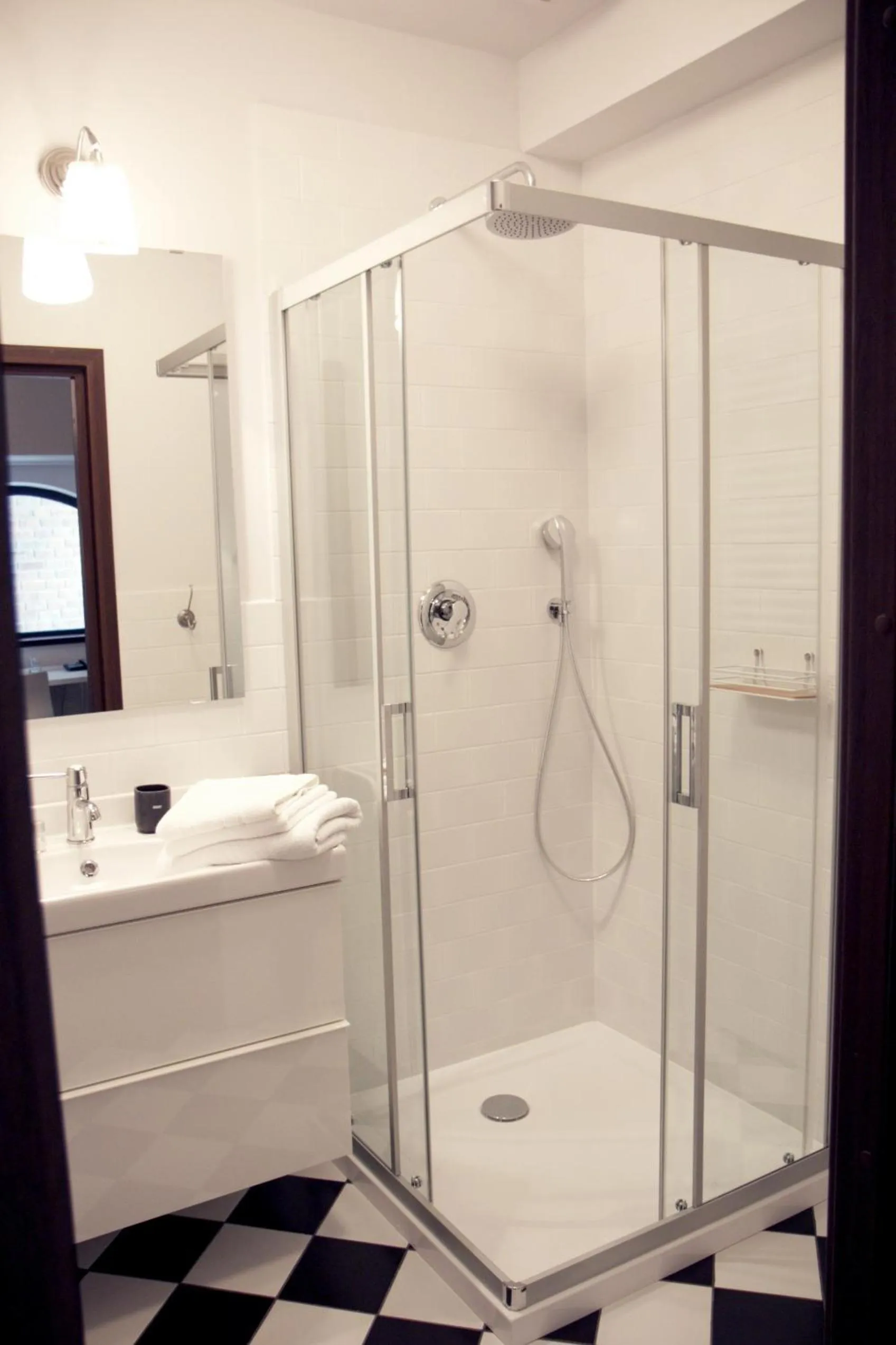 Shower in Hotel Grodzka 20