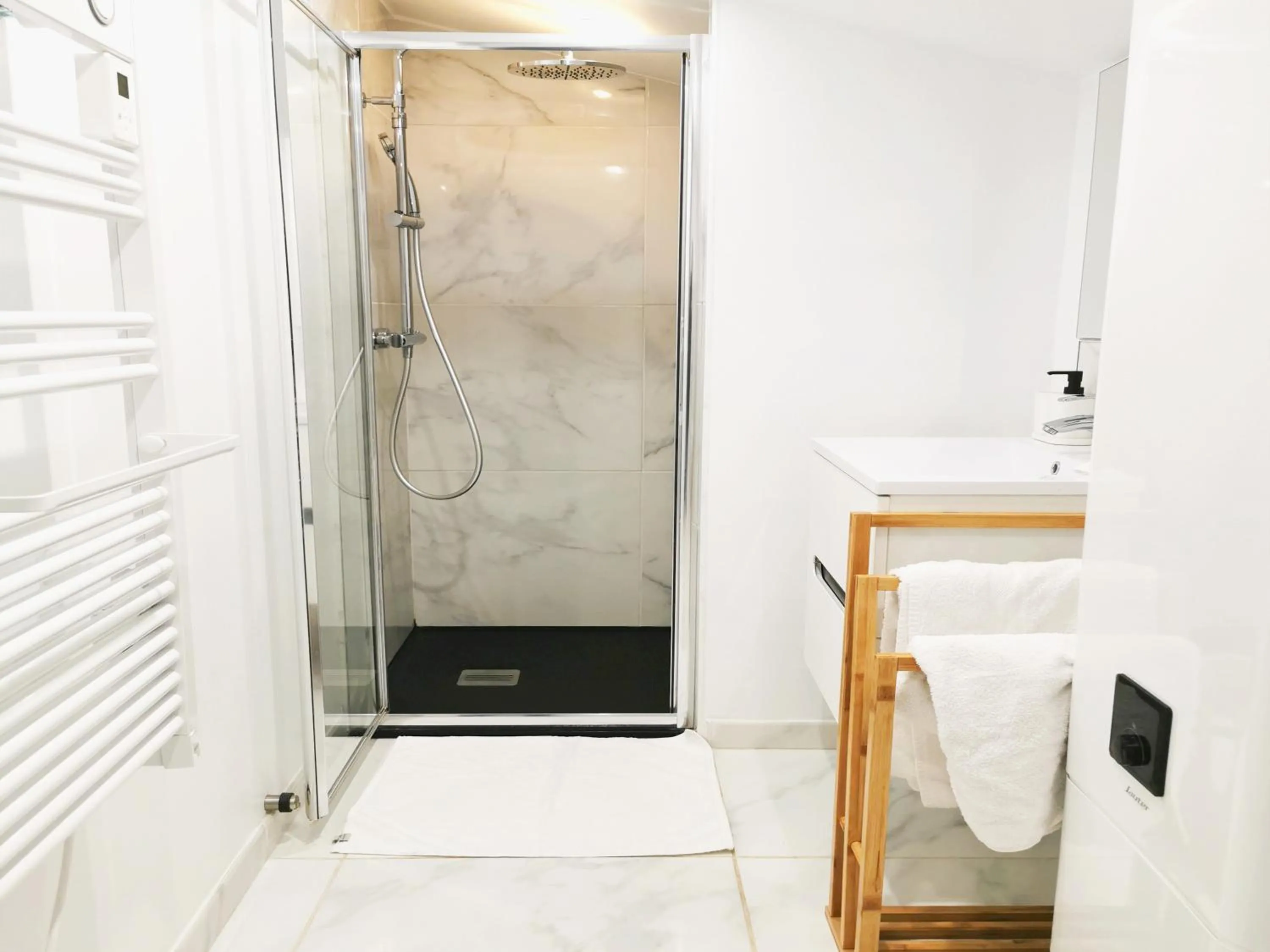 Bathroom in Appart Hotel Cinéma Perpignan