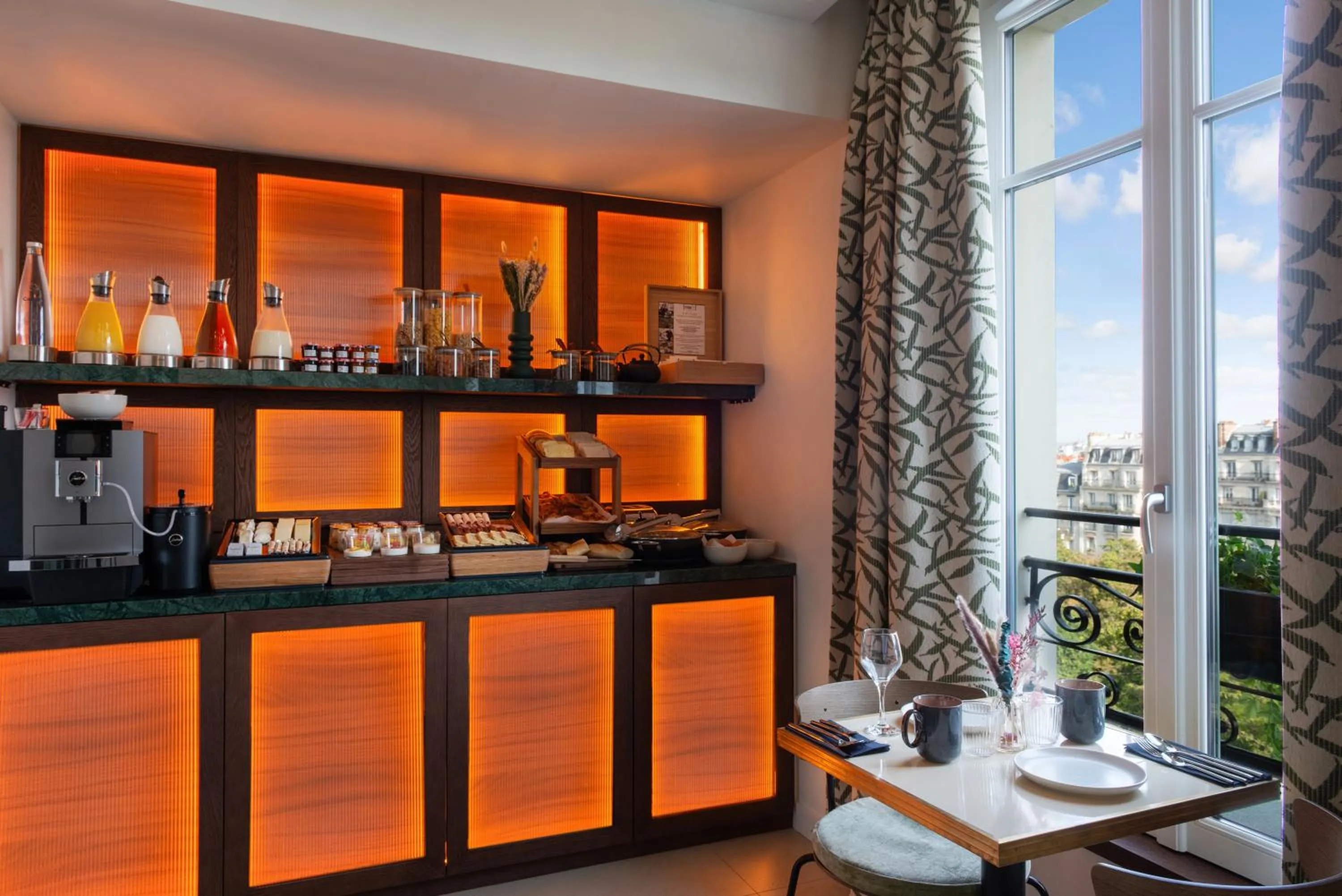 Buffet breakfast in Le Lampika Hôtel