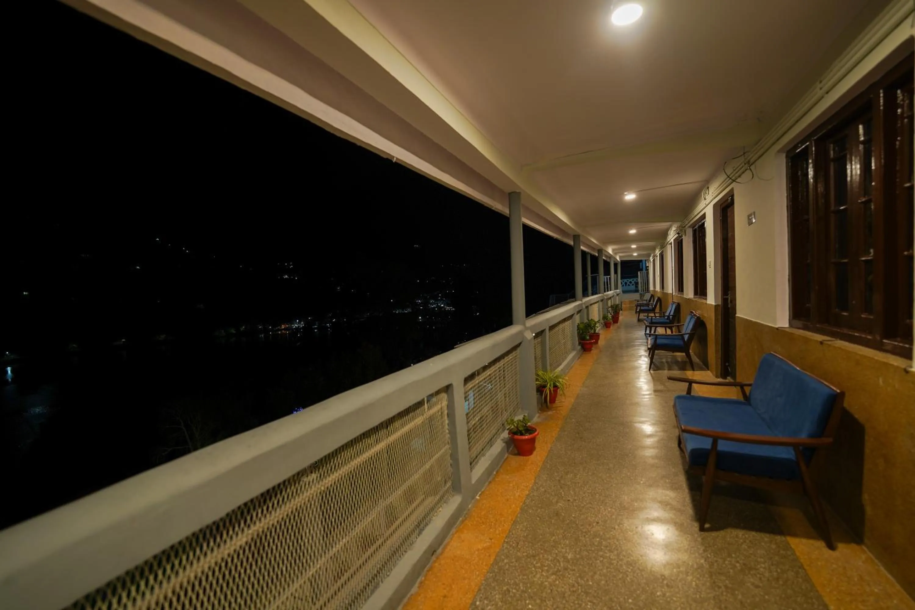 Night in Hotel Silverton