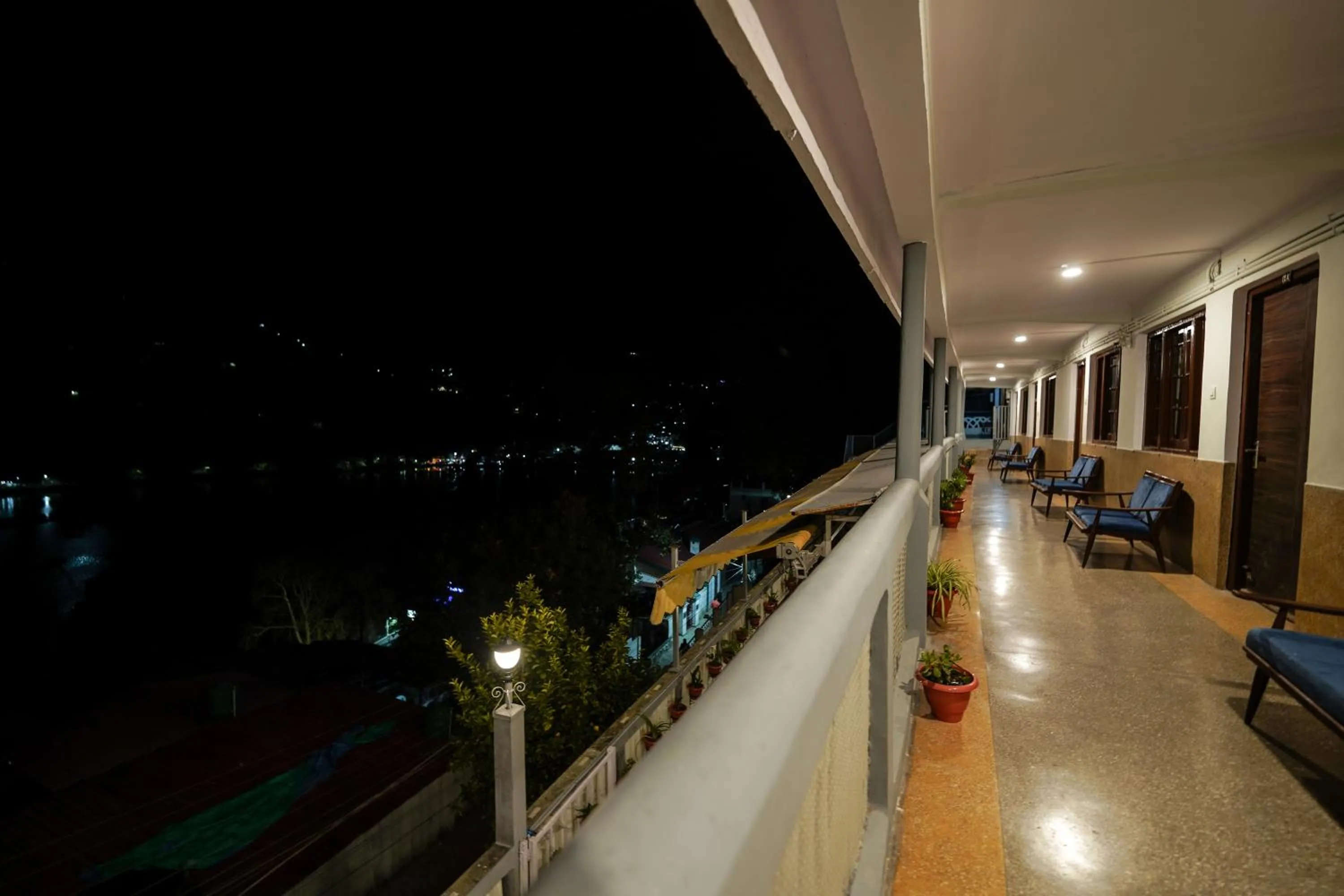 Night in Hotel Silverton