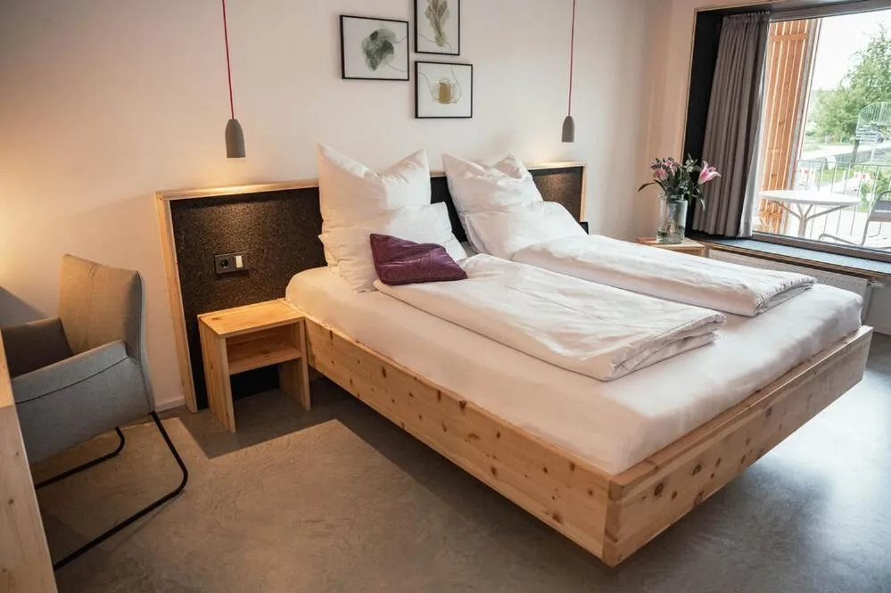 Bed in Allgäuer Genusshotel und Historischer Dorfgasthof Hirsch