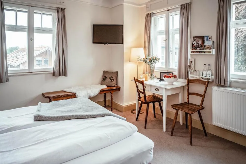 Bed in Allgäuer Genusshotel und Historischer Dorfgasthof Hirsch