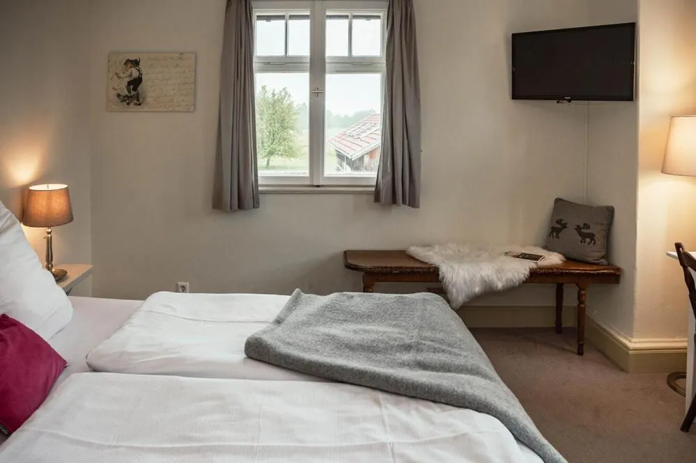 Bed in Allgäuer Genusshotel und Historischer Dorfgasthof Hirsch