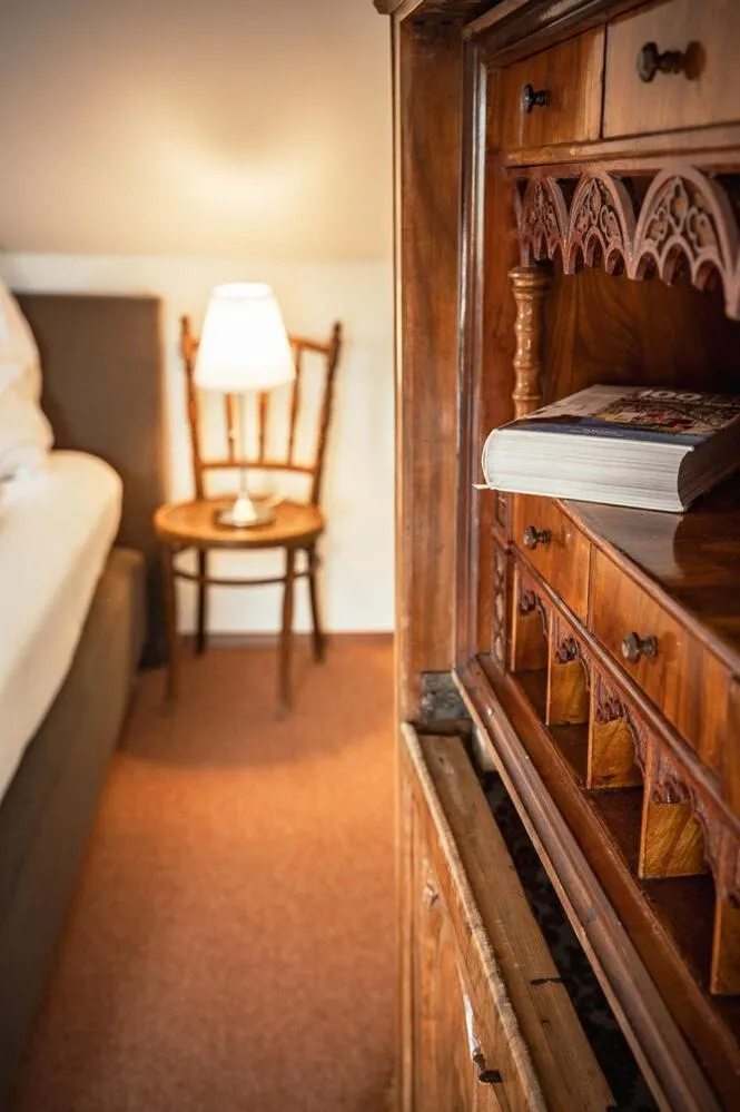 Bed in Allgäuer Genusshotel und Historischer Dorfgasthof Hirsch