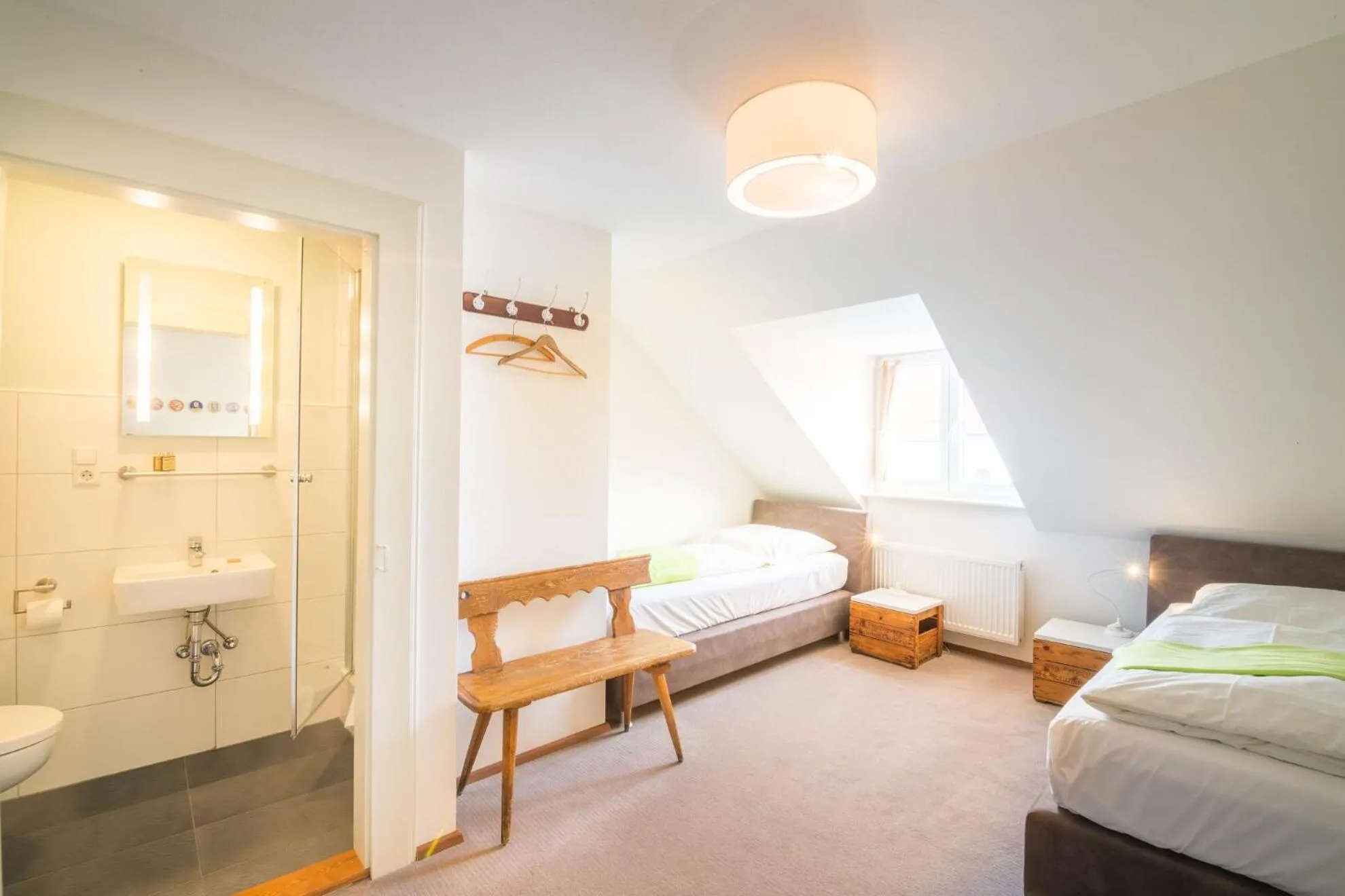 Bed in Allgäuer Genusshotel und Historischer Dorfgasthof Hirsch