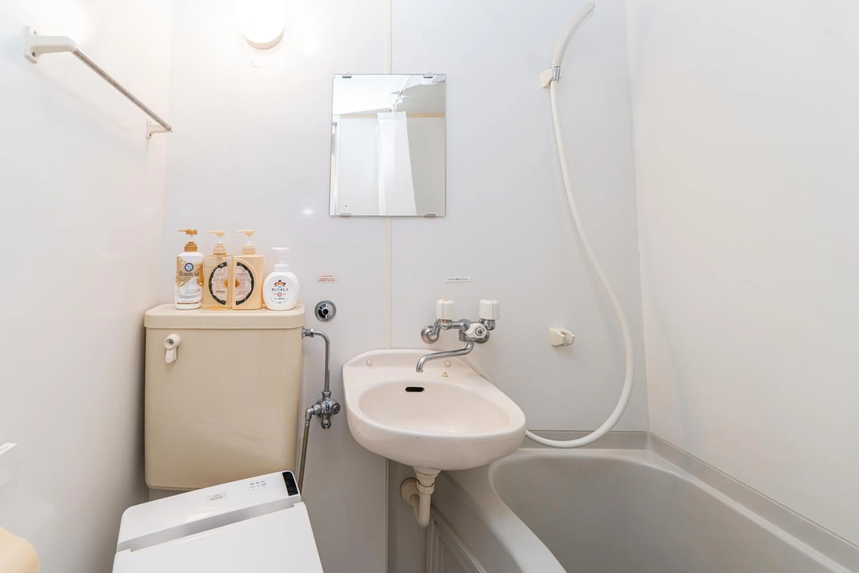 Shower in E JOY INN-East Nipoori Branch