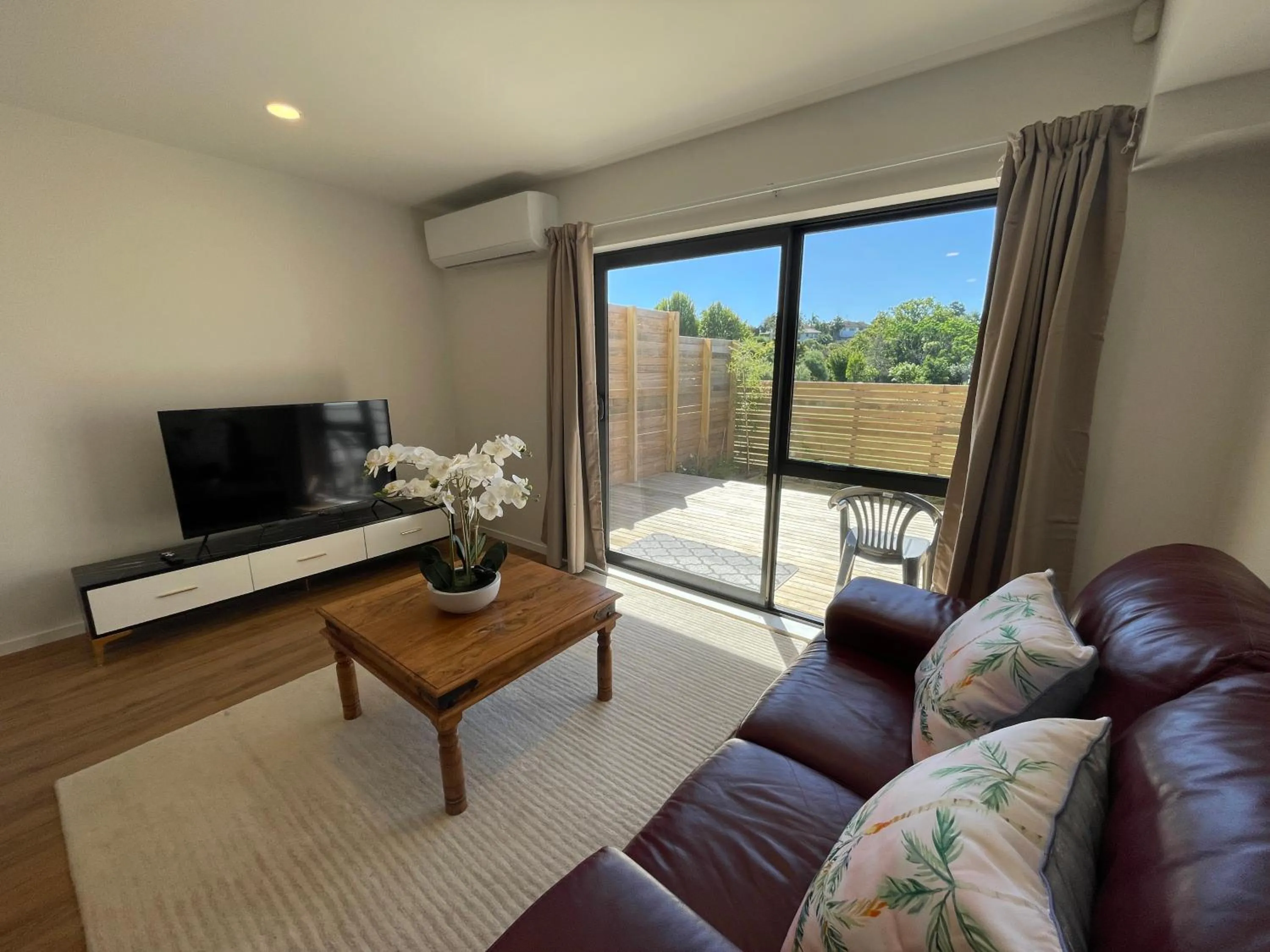 TV and multimedia in Modern Home by the Reserve