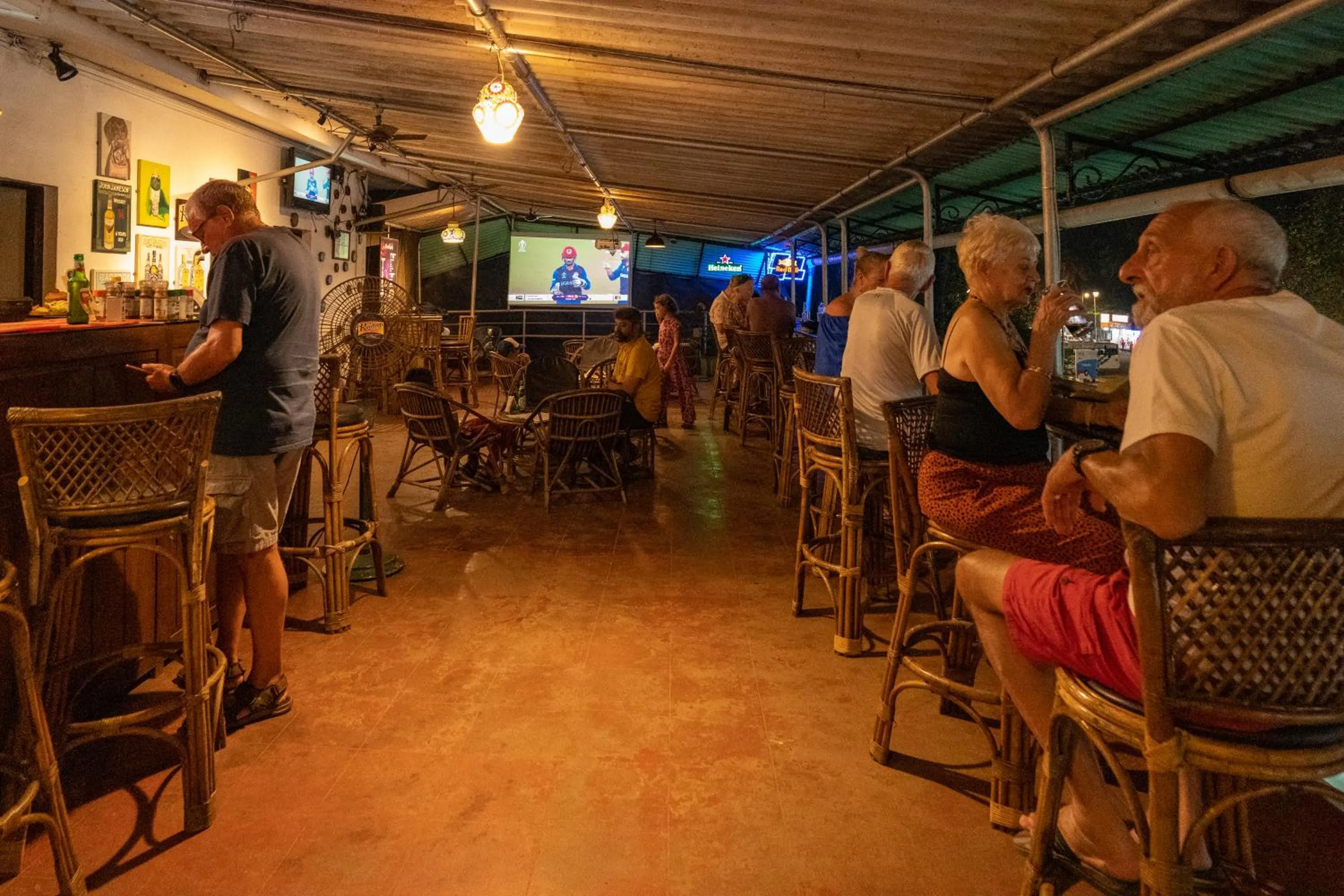 Restaurant/places to eat in La Ben Resort