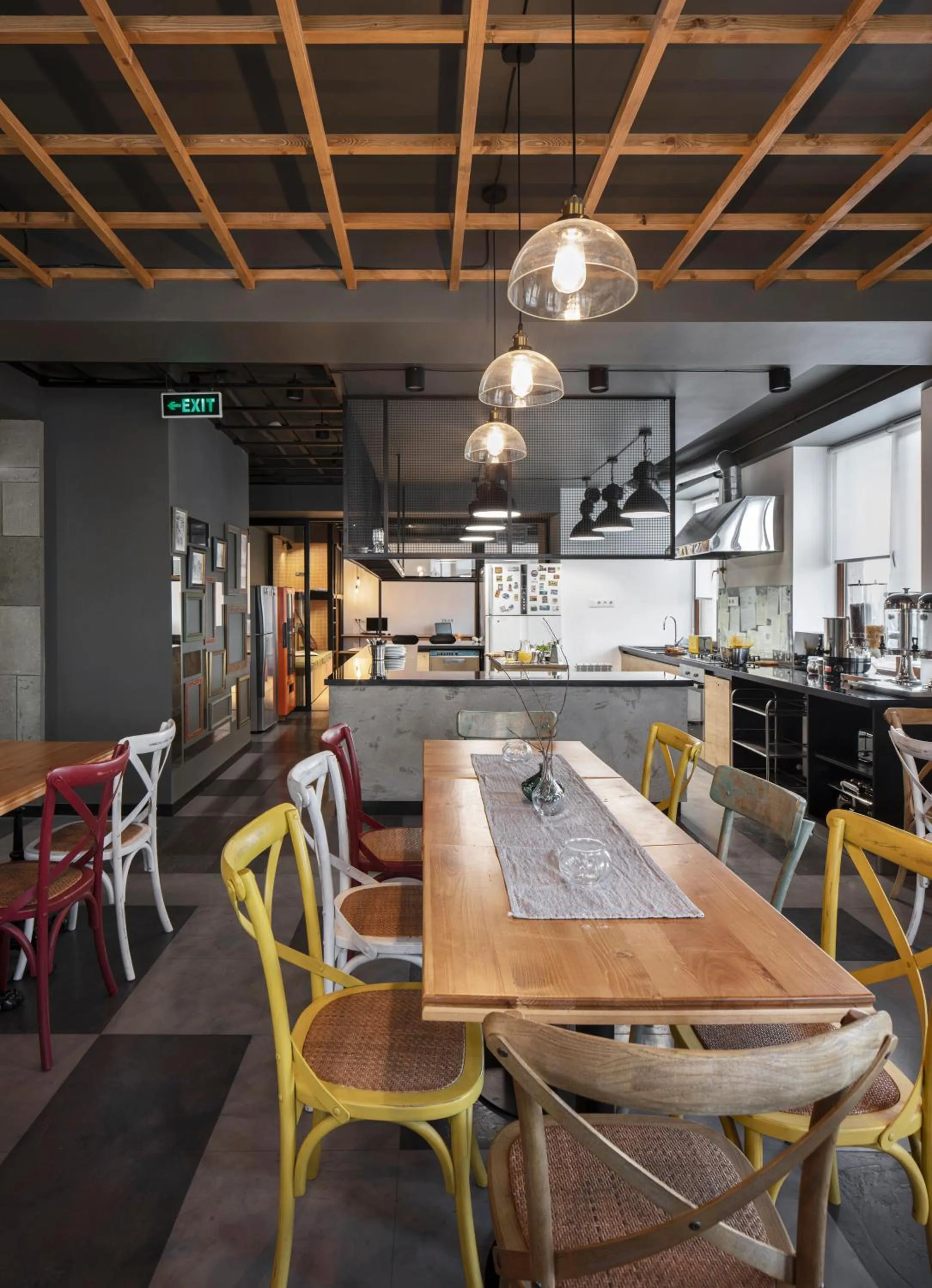 Restaurant/places to eat in Kantar Hotel