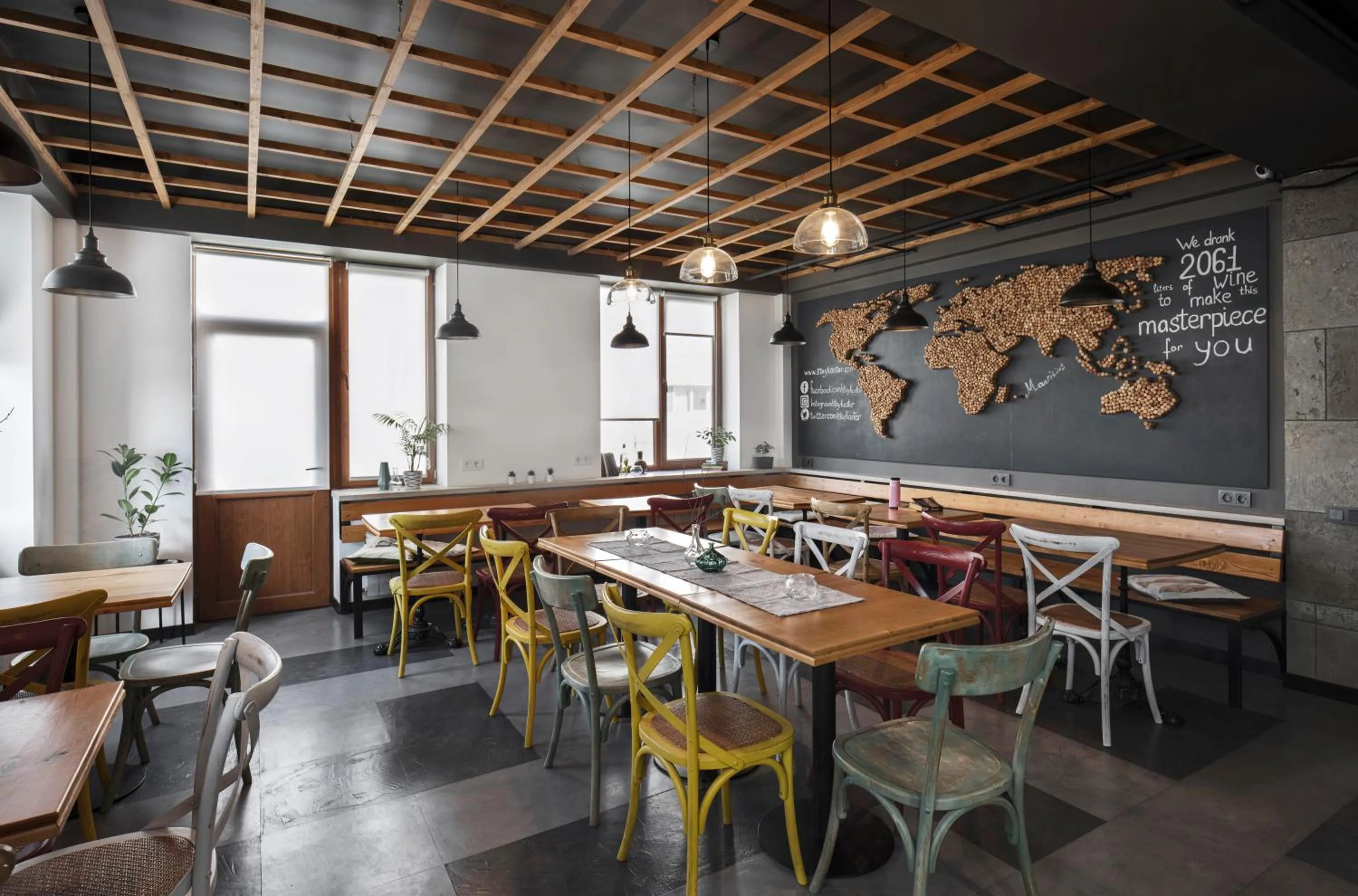 Restaurant/places to eat in Kantar Hotel