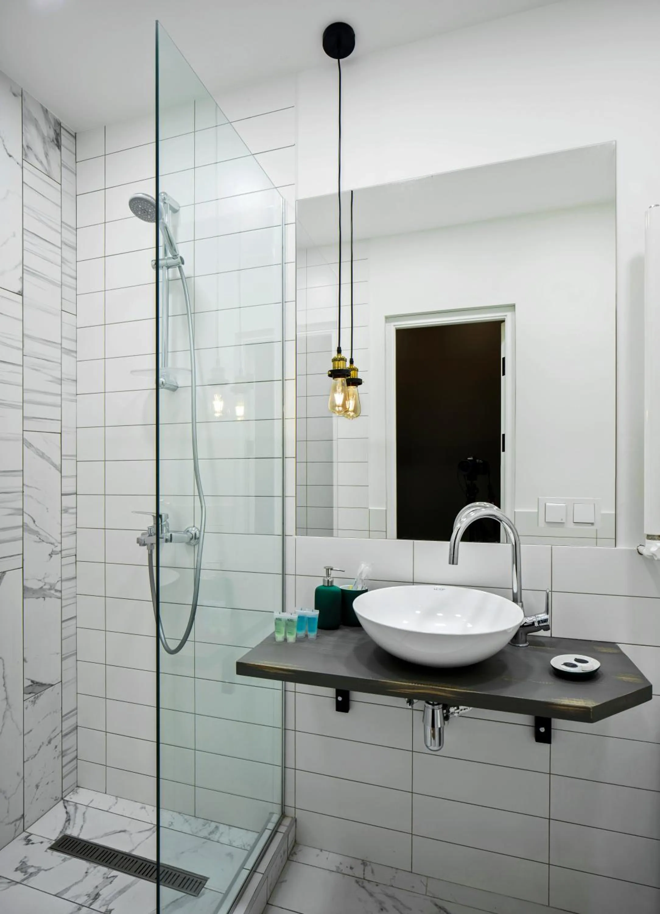 Shower in Kantar Hotel