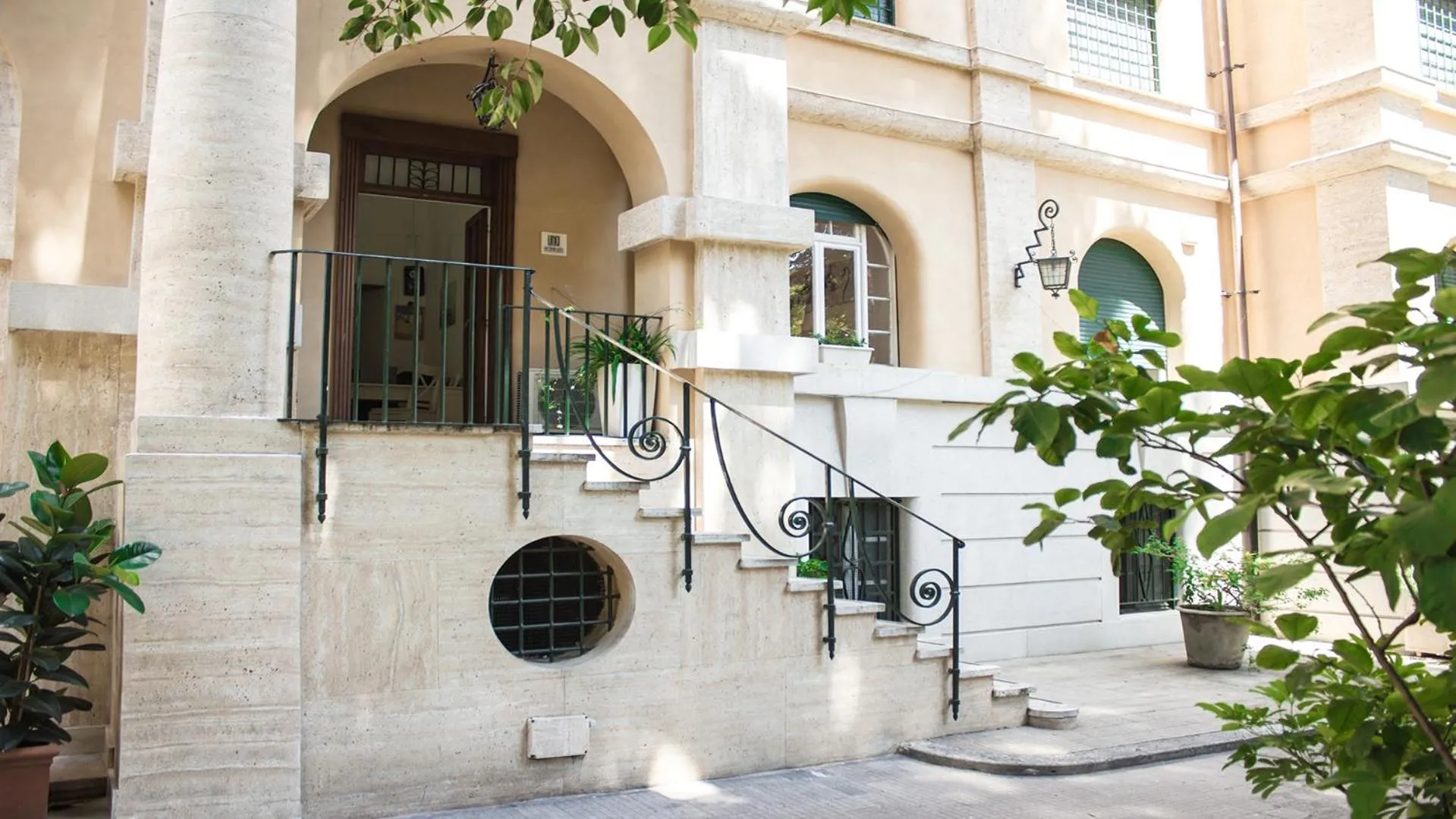 Facade/entrance in Gardenia Suite