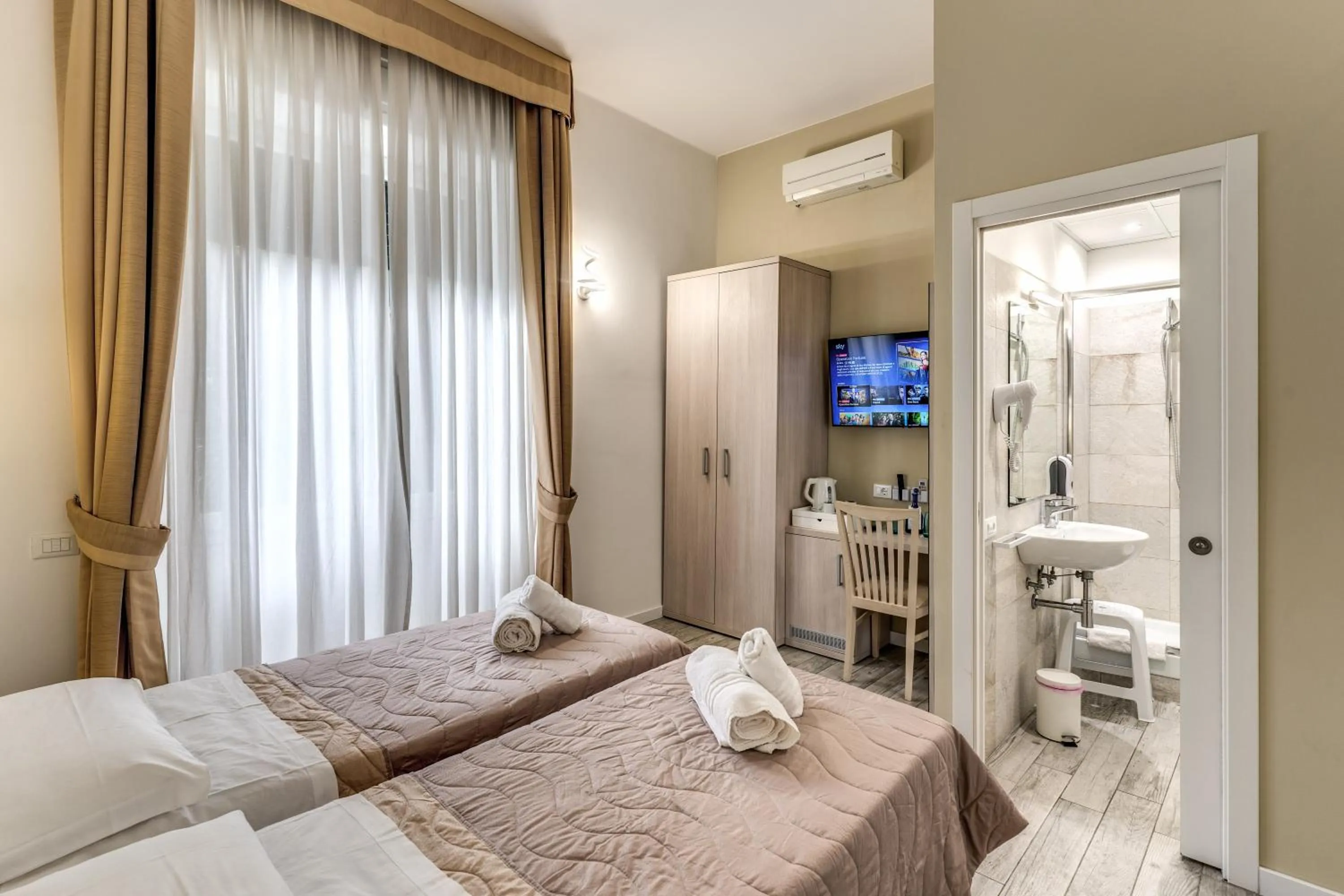 Bed in Gardenia Suite