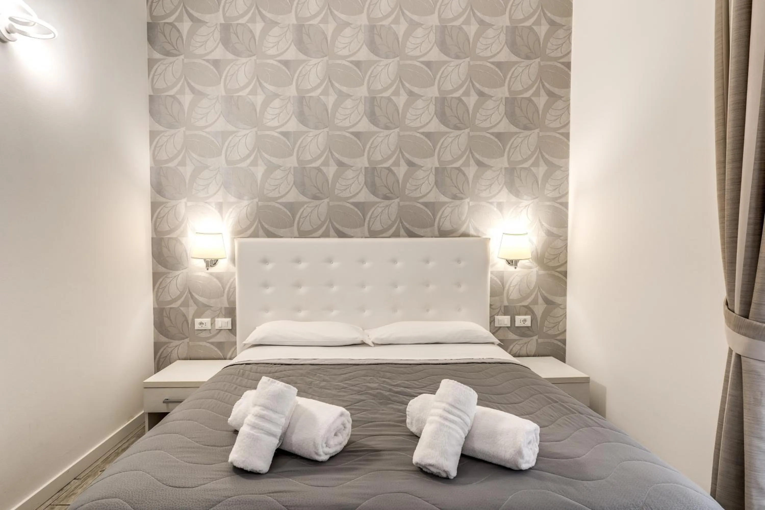 Bed in Gardenia Suite