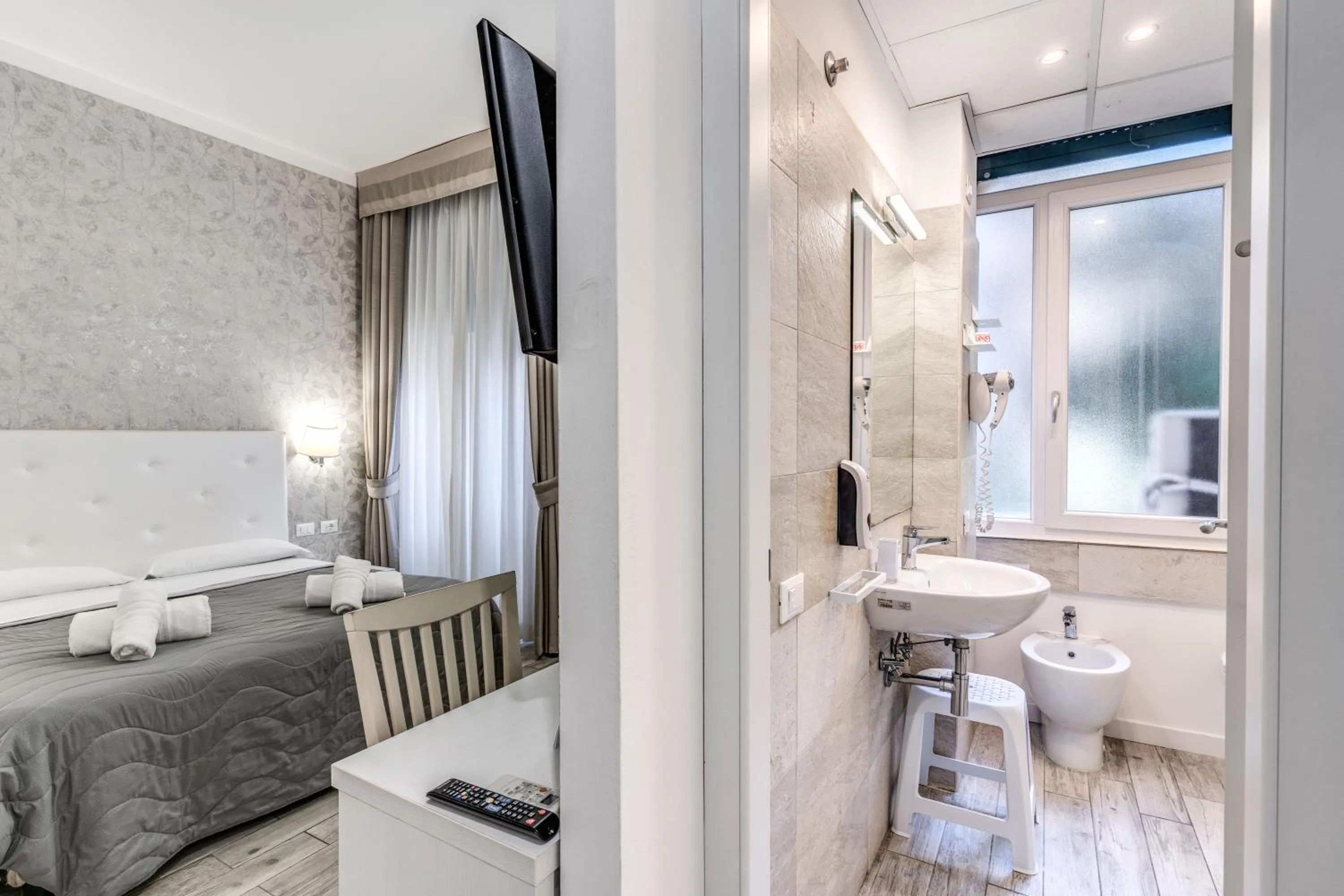 Bed in Gardenia Suite