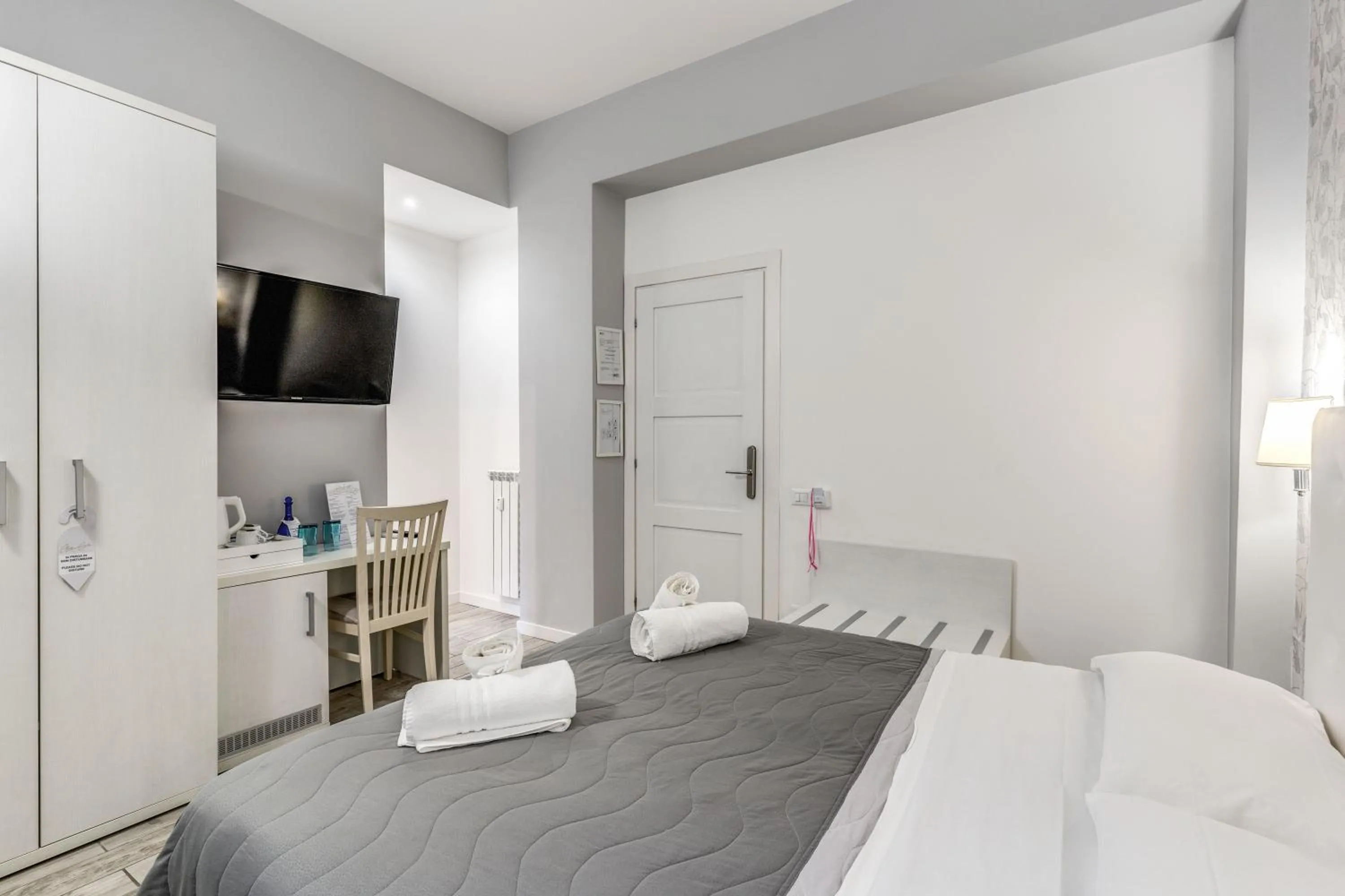 Bed in Gardenia Suite